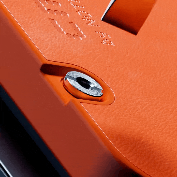 Điện thoại lạ mặt lưng hở cả ốc v&iacute;t, h&agrave;ng x&aacute;ch tay cũng được săn đ&oacute;n v&igrave; c&oacute; NFC, qu&eacute;t v&agrave; d&ugrave;ng VNeID thoải m&aacute;i- Ảnh 2.