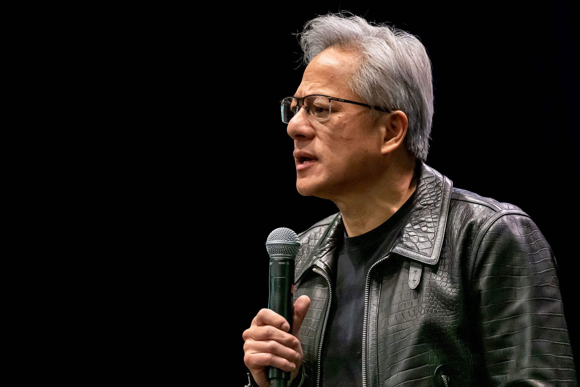CEO NVIDIA: Nếu đang là sinh viên trong thời đại AI, đây là thứ đầu tiên tôi sẽ học- Ảnh 1. CEO NVIDIA: Nếu đang là sinh viên trong thời đại AI, đây là thứ đầu tiên tôi sẽ học- Ảnh 1.