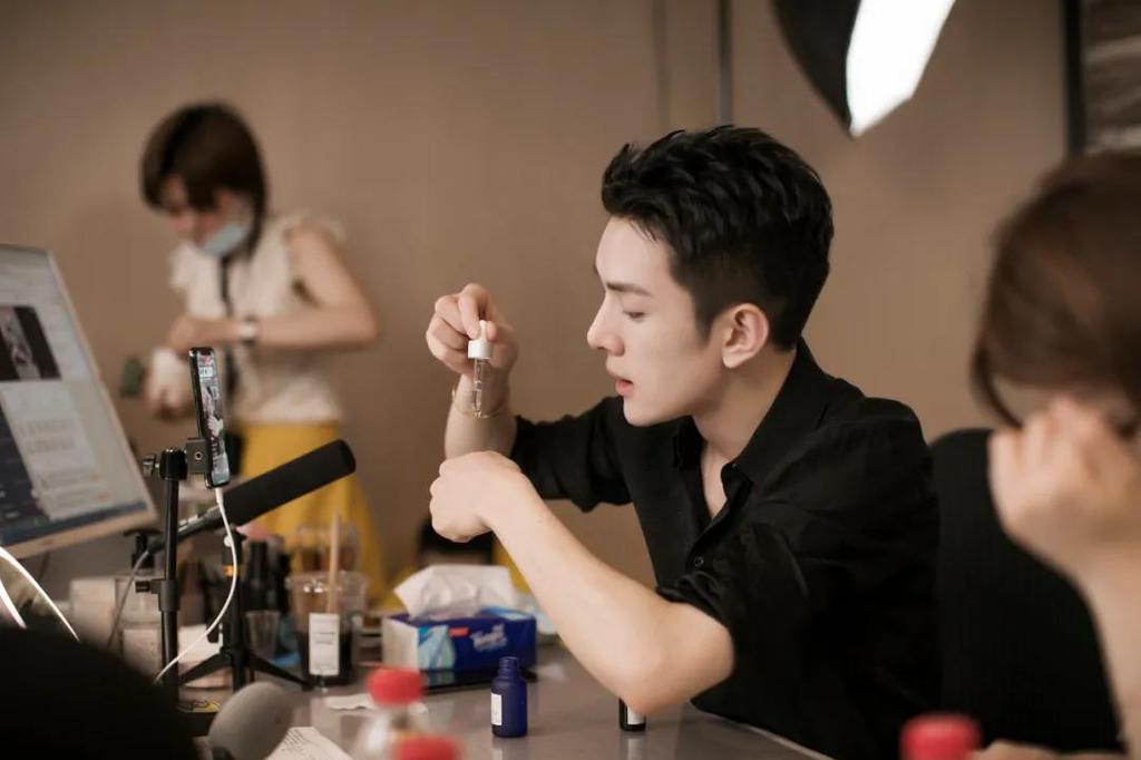 Trung Quốc xử lý hình sự KOL vi phạm- Ảnh 2. Trung Quốc xử lý hình sự KOL vi phạm- Ảnh 2.