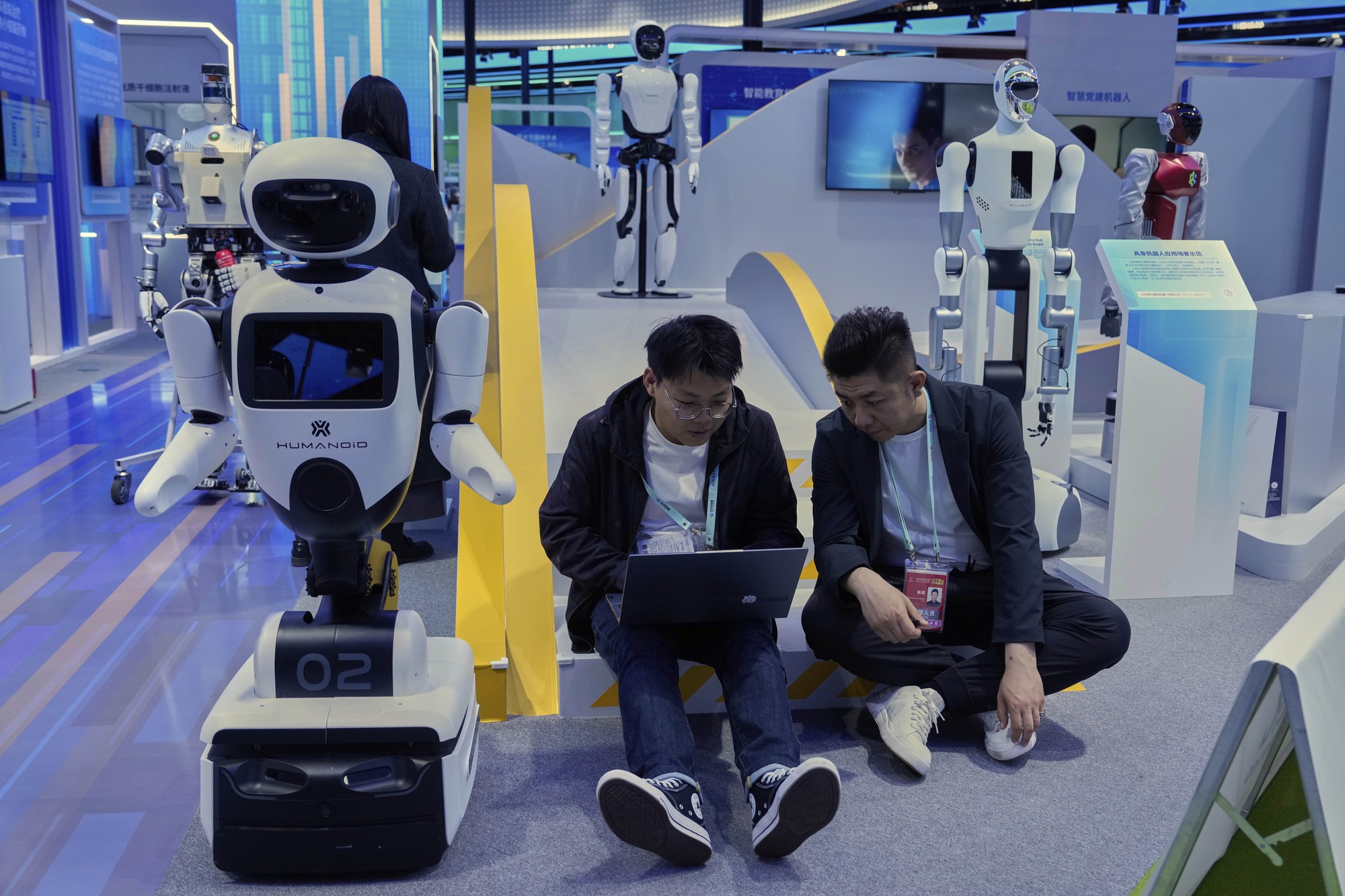 Cuộc đua sản xuất robot hình người- Ảnh 6. Cuộc đua sản xuất robot hình người- Ảnh 6.