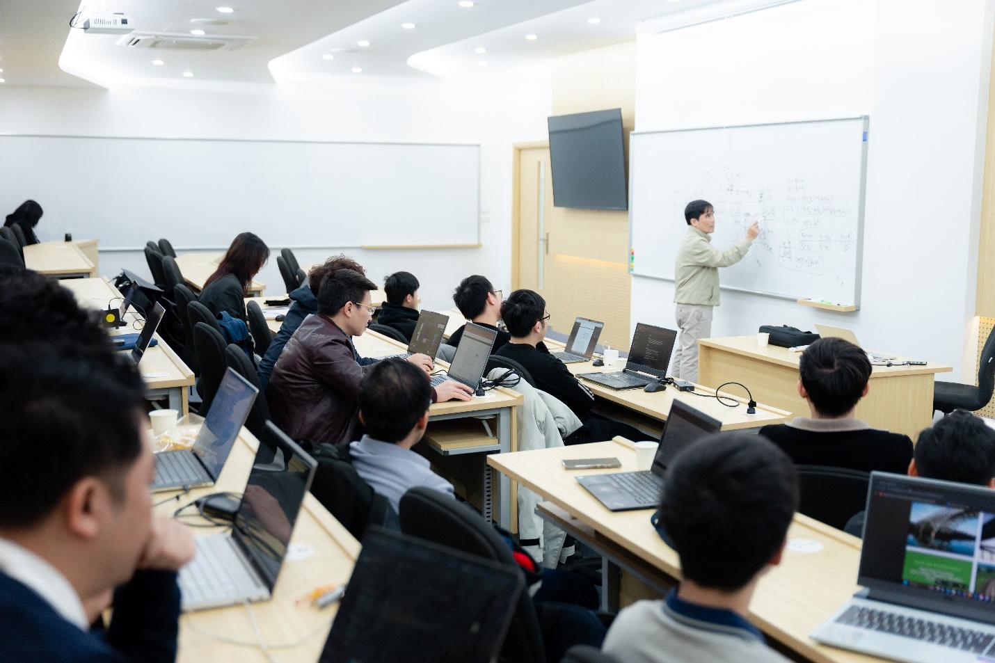 MSE AI – Bệ phóng phát triển cho kỹ sư công nghệ thời AI- Ảnh 1. MSE AI – Bệ phóng phát triển cho kỹ sư công nghệ thời AI- Ảnh 1.