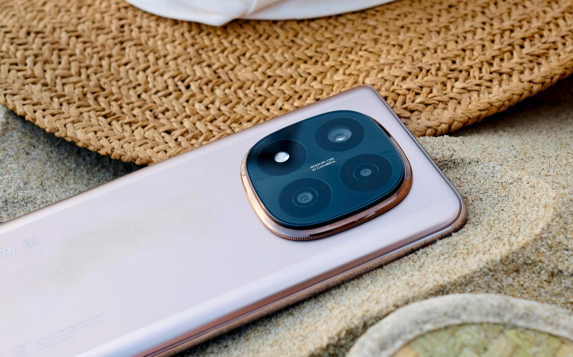 Cùng Kay Trần khám phá những chân trời mới với Redmi Note 14 Series Vàng Sa Mạc trong tay- Ảnh 3. Cùng Kay Trần khám phá những chân trời mới với Redmi Note 14 Series Vàng Sa Mạc trong tay- Ảnh 3.