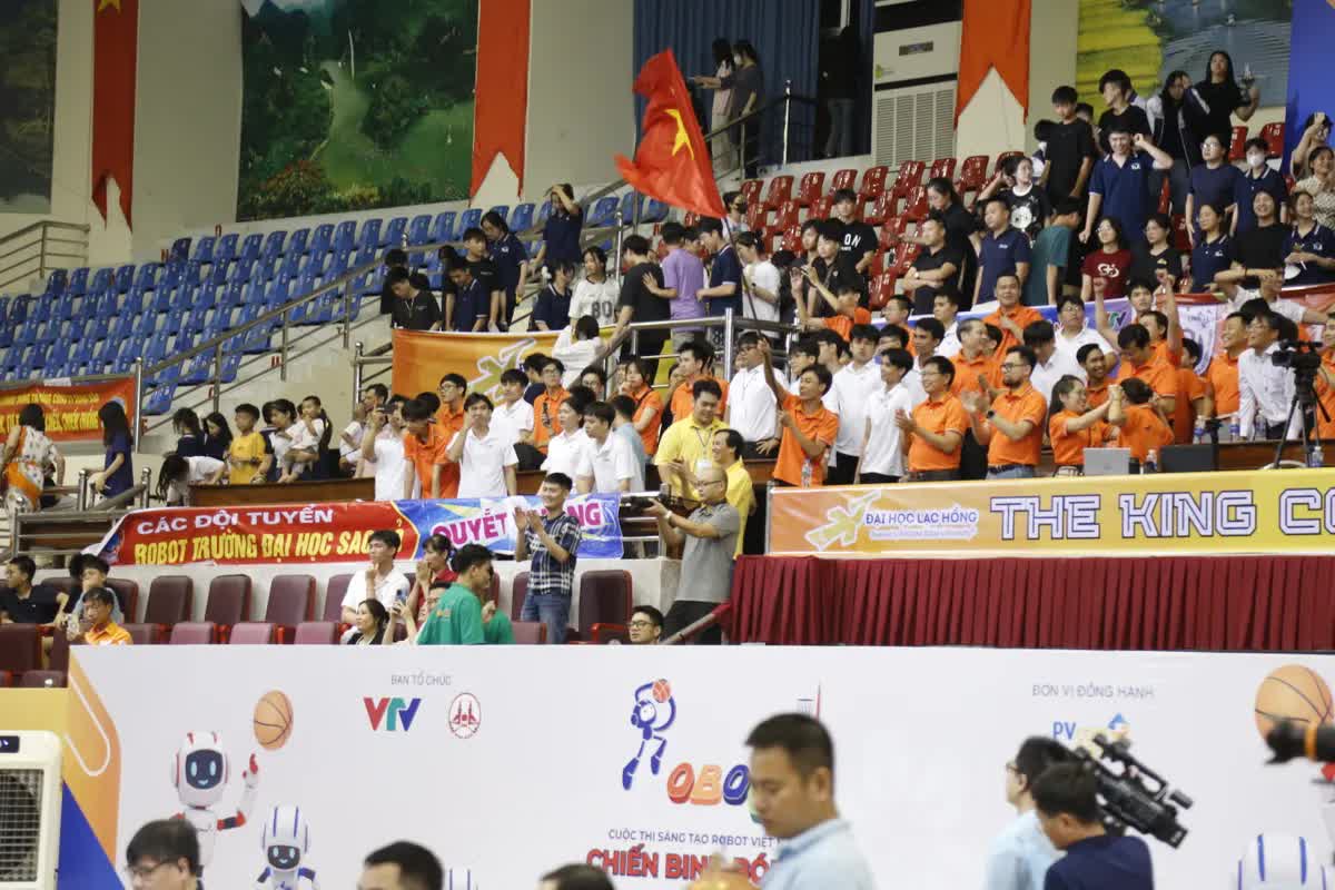 Hành trình chạm đỉnh vinh quang Robocon của những "chiến binh" LH-UDS- Ảnh 3. Hành trình chạm đỉnh vinh quang Robocon của những "chiến binh" LH-UDS- Ảnh 3.