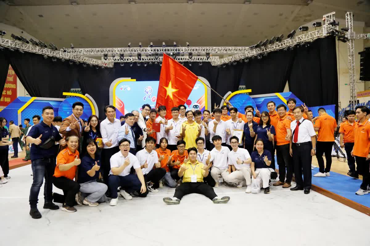 Hành trình chạm đỉnh vinh quang Robocon của những "chiến binh" LH-UDS- Ảnh 9. Hành trình chạm đỉnh vinh quang Robocon của những "chiến binh" LH-UDS- Ảnh 9.