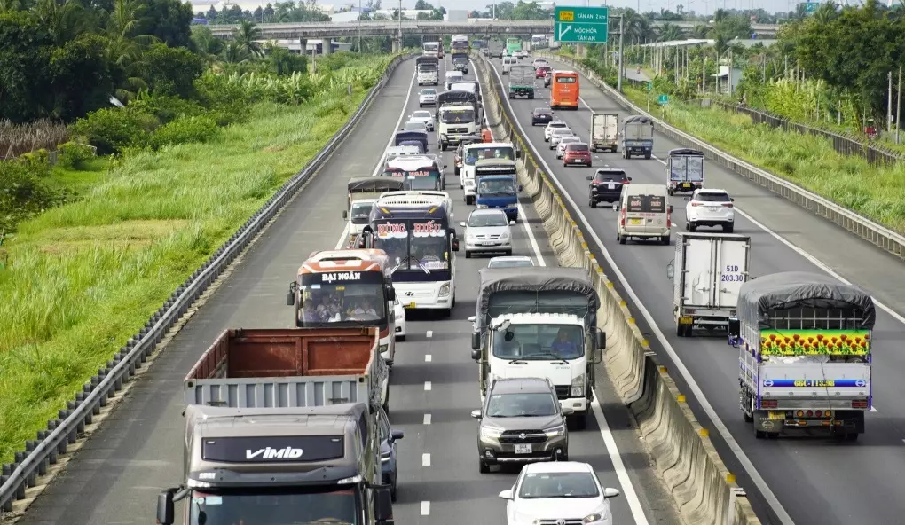 Hành vi không nhường đường có thể bị phạt tới 22 triệu đồng và trừ 10 điểm bằng lái- Ảnh 1. Hành vi không nhường đường có thể bị phạt tới 22 triệu đồng và trừ 10 điểm bằng lái- Ảnh 1.