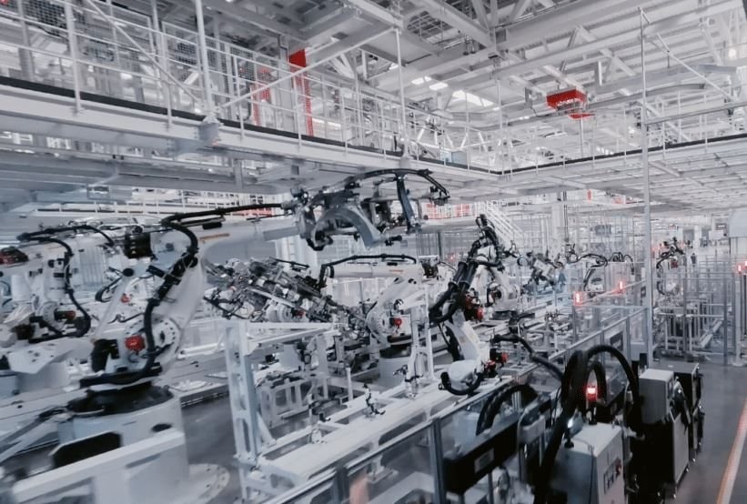 'Cho&aacute;ng' với nh&agrave; m&aacute;y xe điện của Xiaomi: Quy m&ocirc; 720.000 m&sup2;, cứ 76 gi&acirc;y lại cho ra đời 1 chiếc d&ugrave; gần như vắng b&oacute;ng người- Ảnh 2.