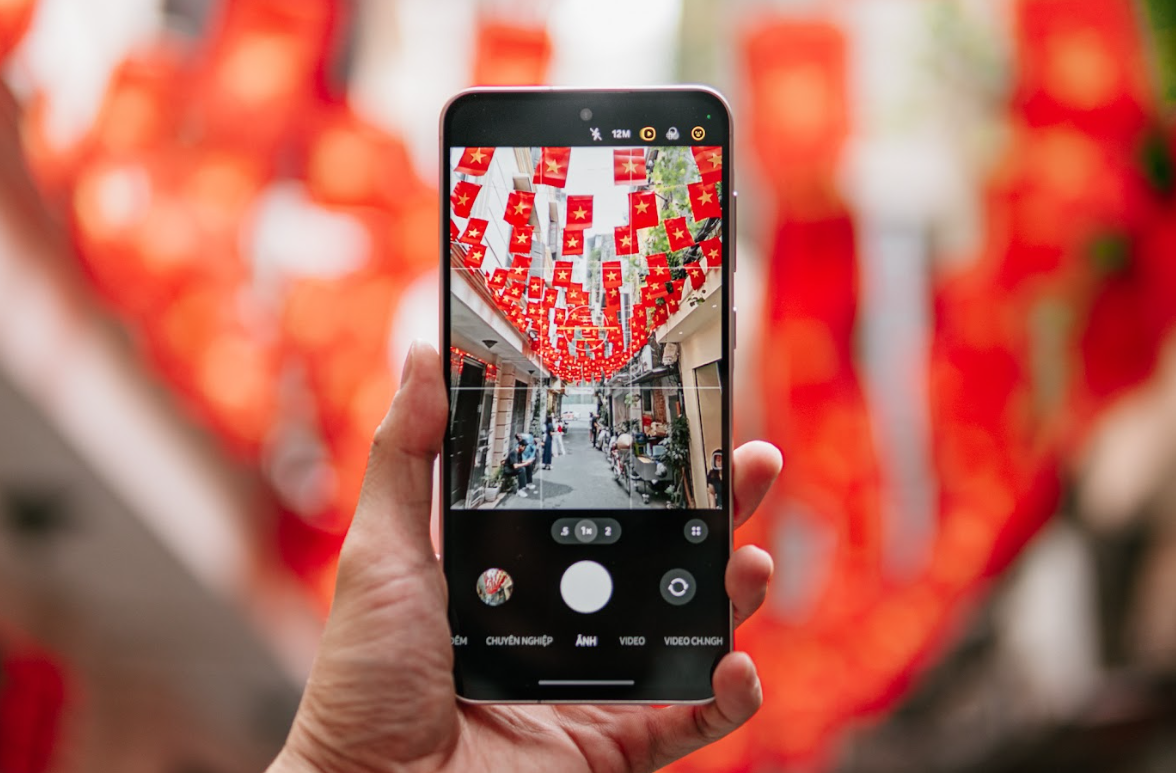 Nhờ AI tr&ecirc;n Galaxy A series mới, bạn c&oacute; thể l&ecirc;n đường du lịch h&egrave; ngay v&agrave; lu&ocirc;n chẳng cần s&aacute;ch hướng dẫn- Ảnh 5.