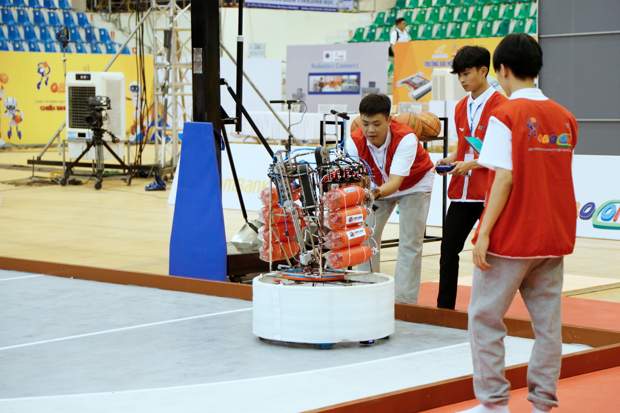 Robocon Việt Nam 2025: Các đội mạnh trở lại đầy ấn tượng tại vòng sơ tuyển- Ảnh 28. Robocon Việt Nam 2025: Các đội mạnh trở lại đầy ấn tượng tại vòng sơ tuyển- Ảnh 28.