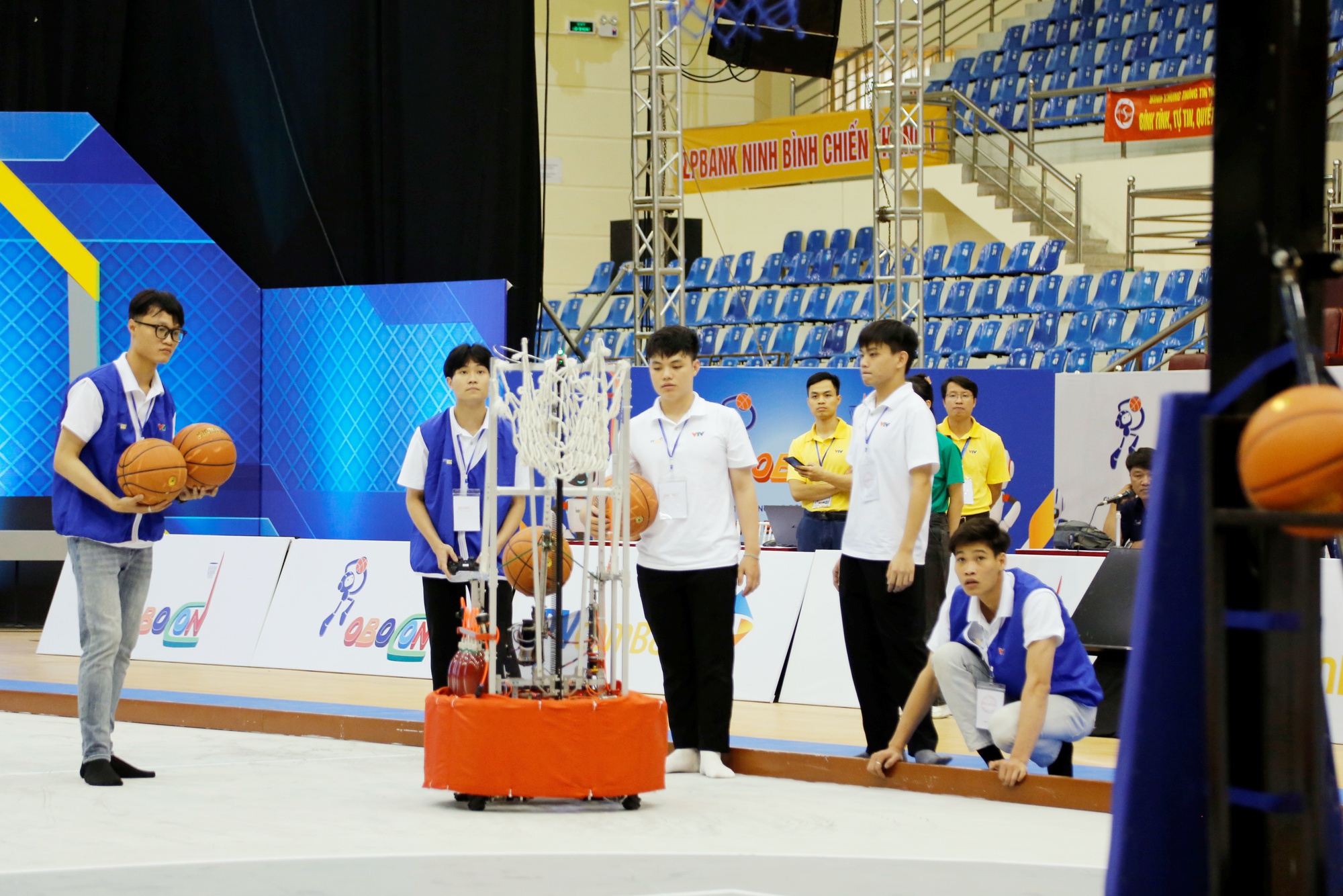 Robocon Việt Nam 2025: Các đội mạnh trở lại đầy ấn tượng tại vòng sơ tuyển- Ảnh 10. Robocon Việt Nam 2025: Các đội mạnh trở lại đầy ấn tượng tại vòng sơ tuyển- Ảnh 10.