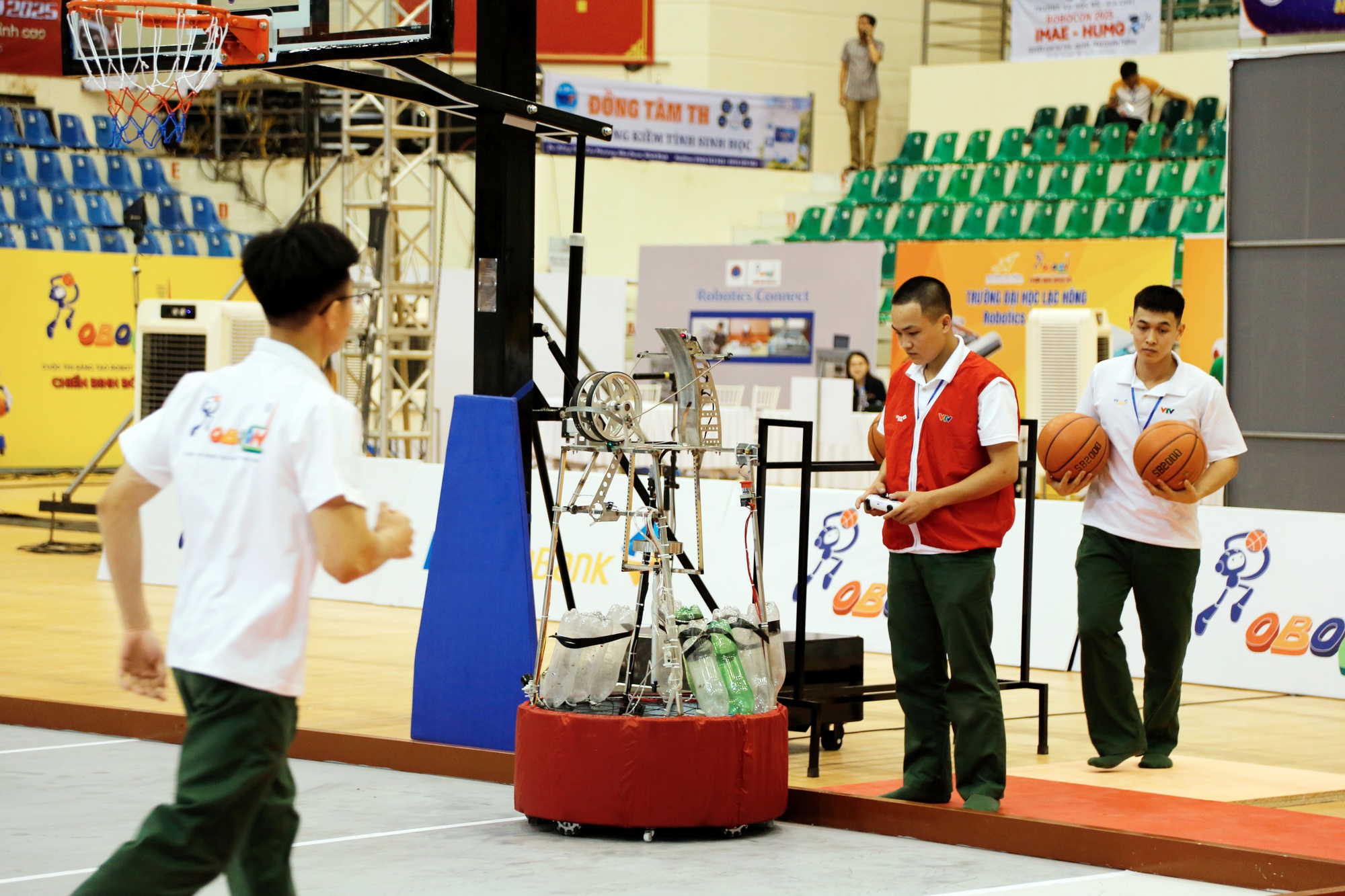 Robocon Việt Nam 2025: Các đội mạnh trở lại đầy ấn tượng tại vòng sơ tuyển- Ảnh 11. Robocon Việt Nam 2025: Các đội mạnh trở lại đầy ấn tượng tại vòng sơ tuyển- Ảnh 11.