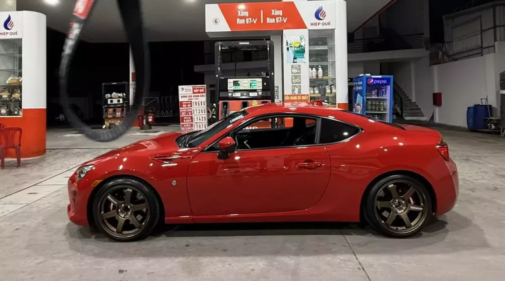 Để các siêu xe gần 100 tỷ đồng ở nhà, Cường "Đô-la" chấp nhận "đi bụi" cùng xe Toyota chỉ vài trăm triệu đồng- Ảnh 2. Để các siêu xe gần 100 tỷ đồng ở nhà, Cường "Đô-la" chấp nhận "đi bụi" cùng xe Toyota chỉ vài trăm triệu đồng- Ảnh 2.