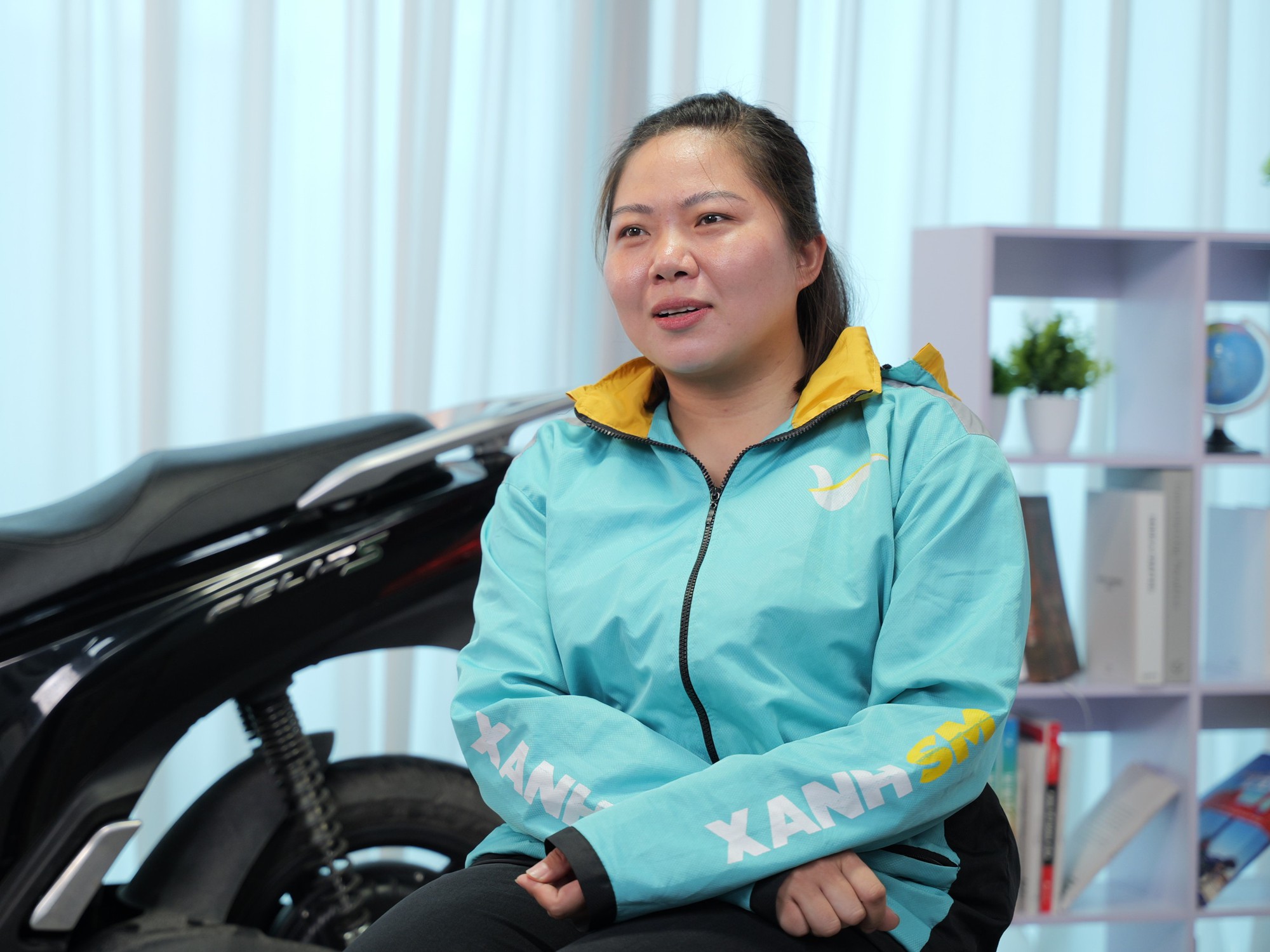 Nữ t&agrave;i xế Xanh SM Bike: &lsquo;22,5 triệu/th&aacute;ng, 10 tiếng/ng&agrave;y, chuyển sang xe điện thấy khỏe hơn v&igrave;&hellip;&rsquo;- Ảnh 5.