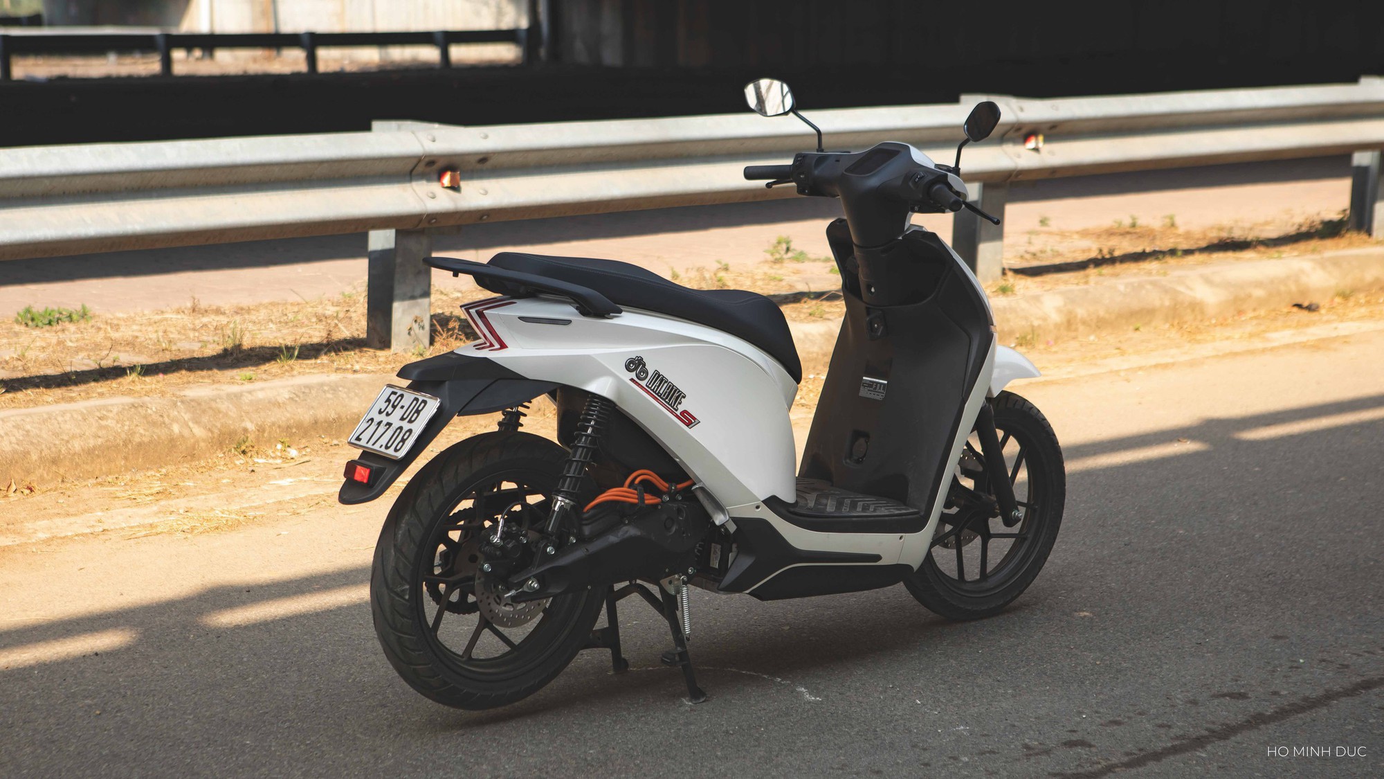 Đây là xe máy điện đi xa nhất Việt Nam: 285km/sạc, dáng đẹp, cốp to hơn Lead, nạp điện 4 tiếng là đầy- Ảnh 3. Đây là xe máy điện đi xa nhất Việt Nam: 285km/sạc, dáng đẹp, cốp to hơn Lead, nạp điện 4 tiếng là đầy- Ảnh 3.