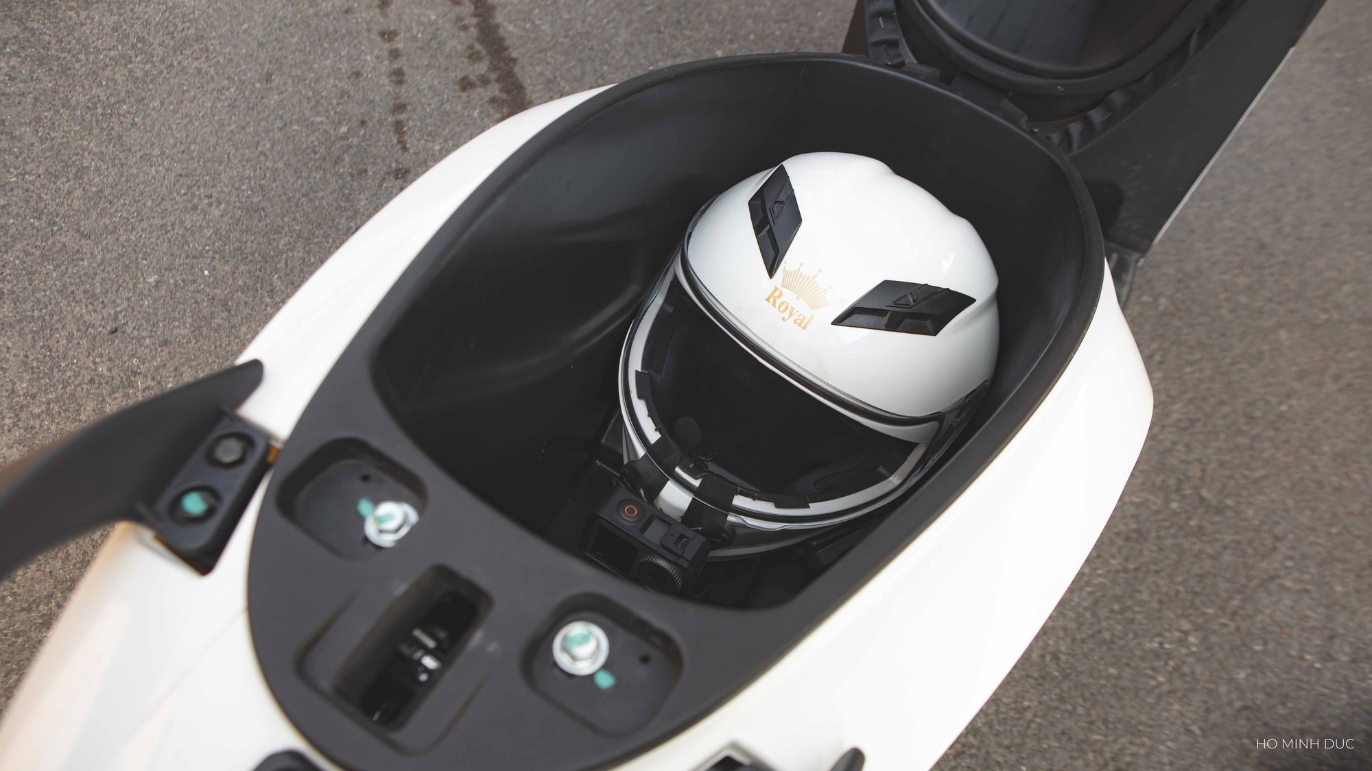 Đây là xe máy điện đi xa nhất Việt Nam: 285km/sạc, dáng đẹp, cốp to hơn Lead, nạp điện 4 tiếng là đầy- Ảnh 6. Đây là xe máy điện đi xa nhất Việt Nam: 285km/sạc, dáng đẹp, cốp to hơn Lead, nạp điện 4 tiếng là đầy- Ảnh 6.