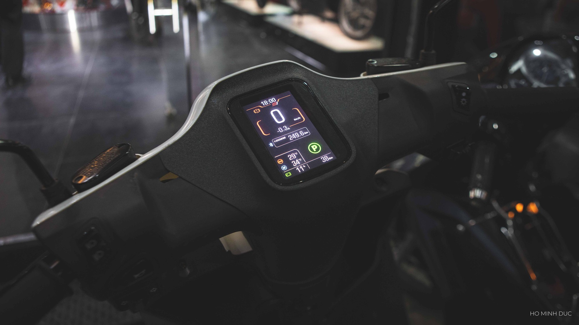 Đây là xe máy điện đi xa nhất Việt Nam: 285km/sạc, dáng đẹp, cốp to hơn Lead, nạp điện 4 tiếng là đầy- Ảnh 2. Đây là xe máy điện đi xa nhất Việt Nam: 285km/sạc, dáng đẹp, cốp to hơn Lead, nạp điện 4 tiếng là đầy- Ảnh 2.