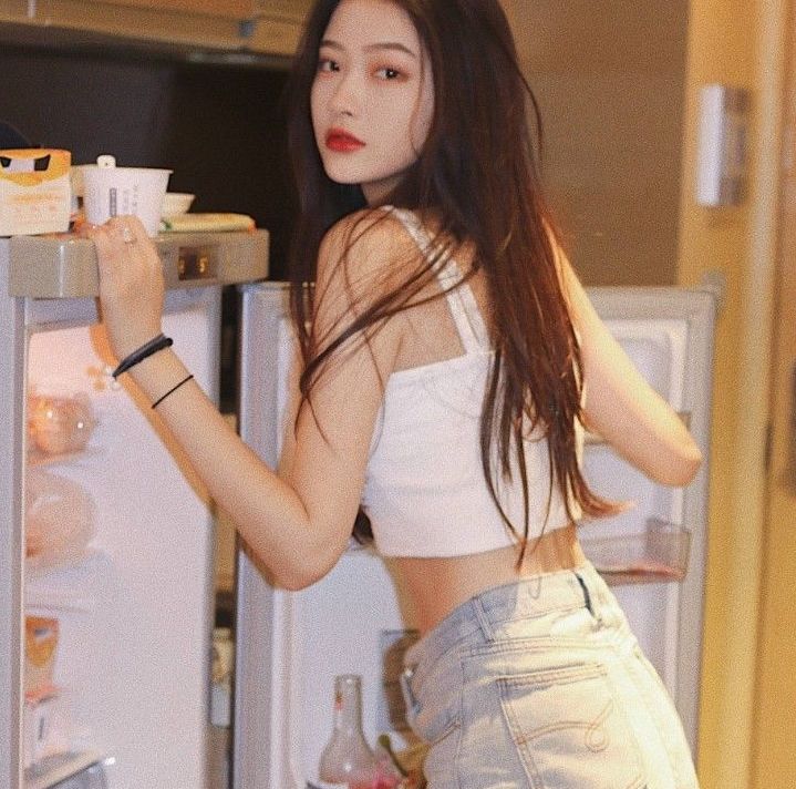 Pha lo&atilde;ng 2 thứ m&agrave;u trắng với nước được chuy&ecirc;n gia ca ngợi l&agrave; c&aacute;ch tẩy sạch &ldquo;độc tố&rdquo; trong tủ lạnh: Rất quen trong bếp- Ảnh 1.