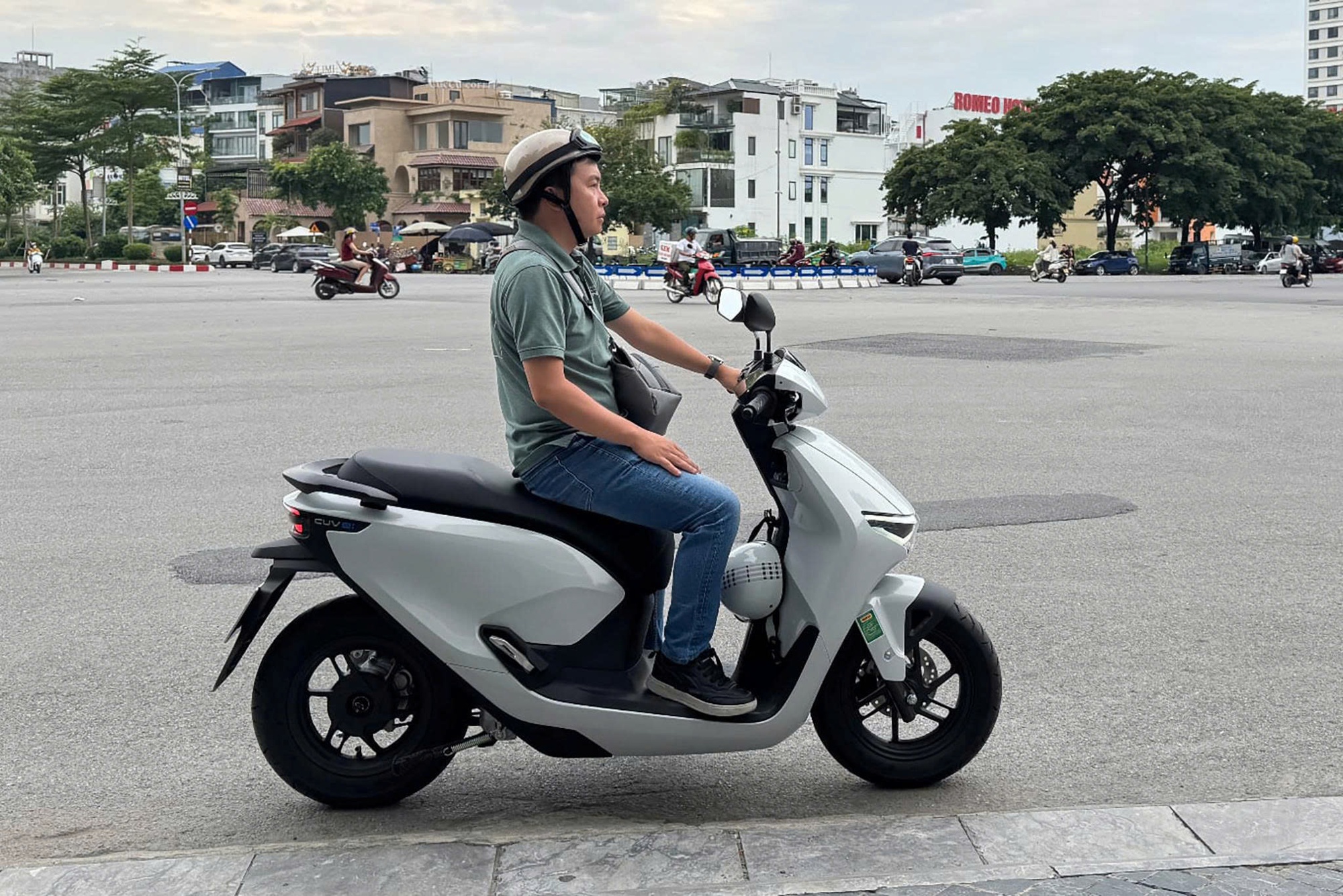 &lsquo;T&ocirc;i d&ugrave;ng cả 2 xe m&aacute;y điện Honda để xem c&aacute;ch Honda t&igrave;m h&agrave;o quang như đang l&agrave;m được với xe m&aacute;y xăng&rsquo;- Ảnh 4.