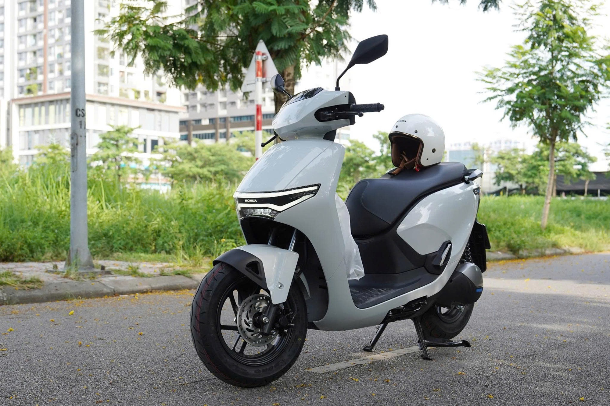 &lsquo;T&ocirc;i d&ugrave;ng cả 2 xe m&aacute;y điện Honda để xem c&aacute;ch Honda t&igrave;m h&agrave;o quang như đang l&agrave;m được với xe m&aacute;y xăng&rsquo;- Ảnh 6.
