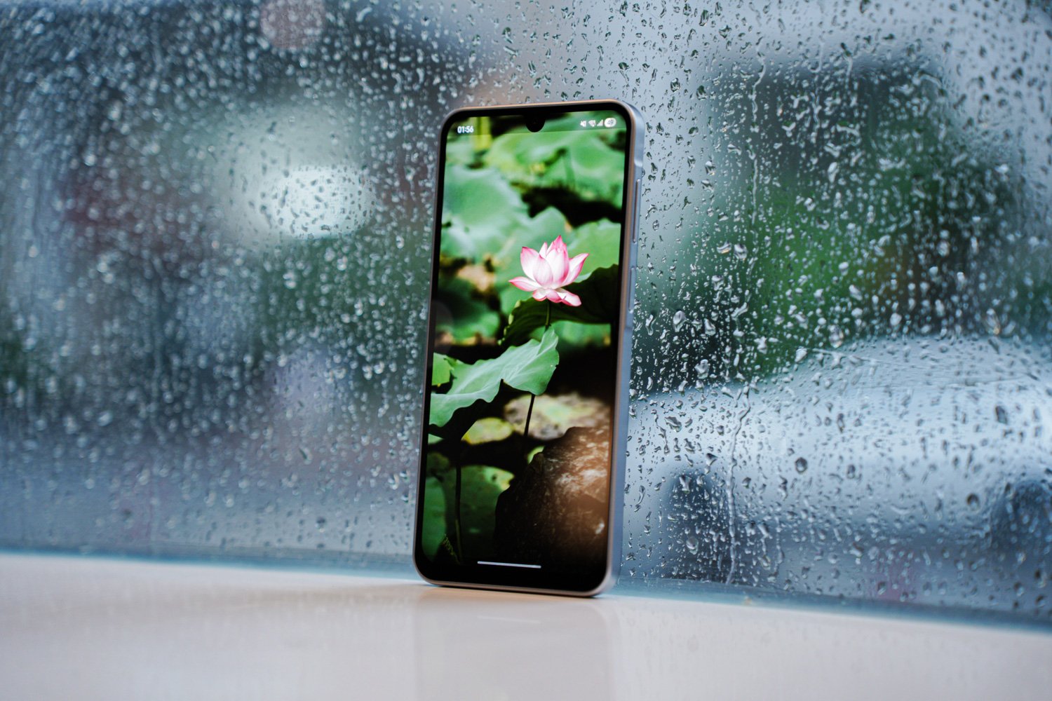 Ra mắt kh&ocirc;ng ầm ĩ khoa trương, nhưng từ học sinh, shipper cho đến người lao động n&ecirc;n ch&uacute; &yacute; tới chiếc smartphone mới n&agrave;y của Samsung- Ảnh 2.