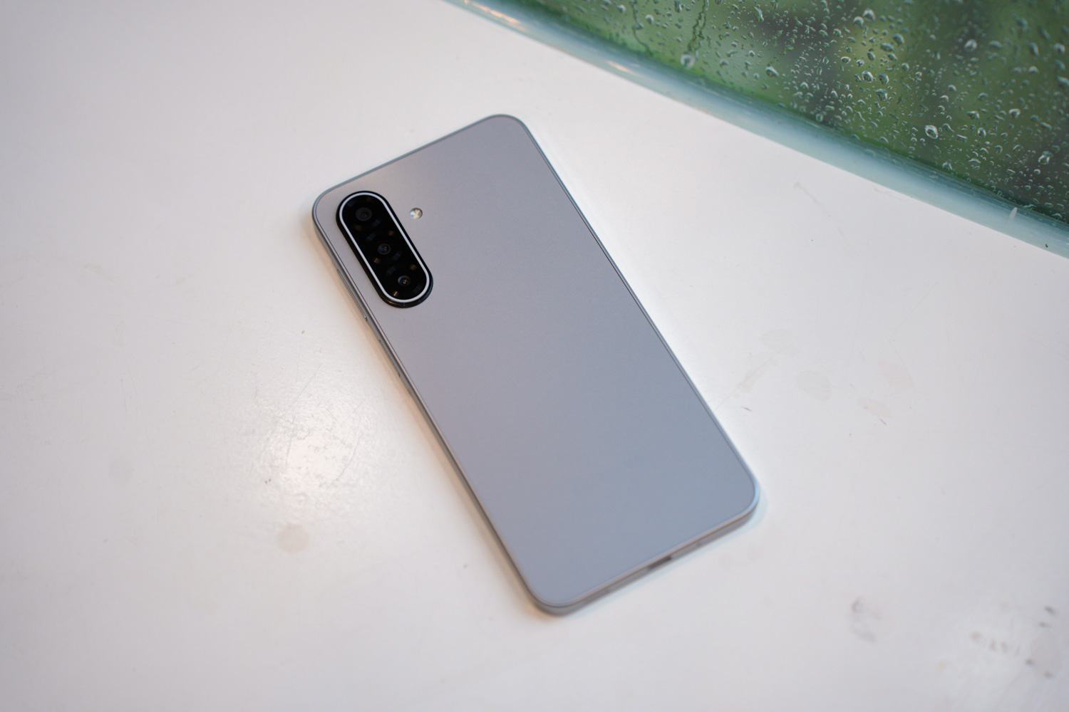 Ra mắt kh&ocirc;ng ầm ĩ khoa trương, nhưng từ học sinh, shipper cho đến người lao động n&ecirc;n ch&uacute; &yacute; tới chiếc smartphone mới n&agrave;y của Samsung- Ảnh 3.