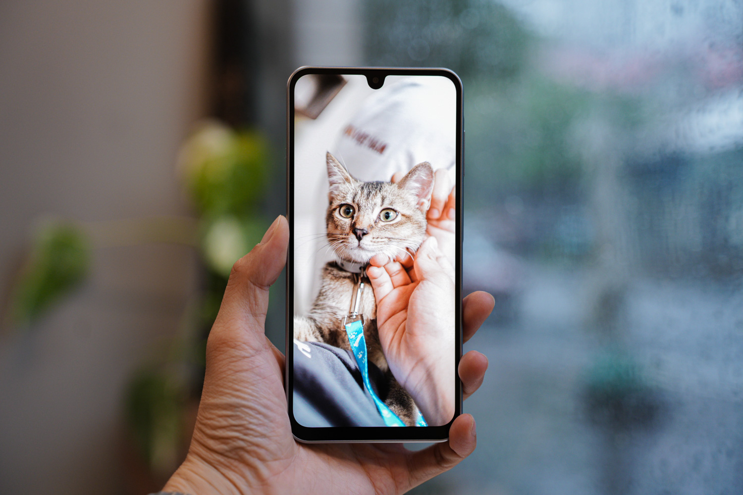 Ra mắt kh&ocirc;ng ầm ĩ khoa trương, nhưng từ học sinh, shipper cho đến người lao động n&ecirc;n ch&uacute; &yacute; tới chiếc smartphone mới n&agrave;y của Samsung- Ảnh 7.