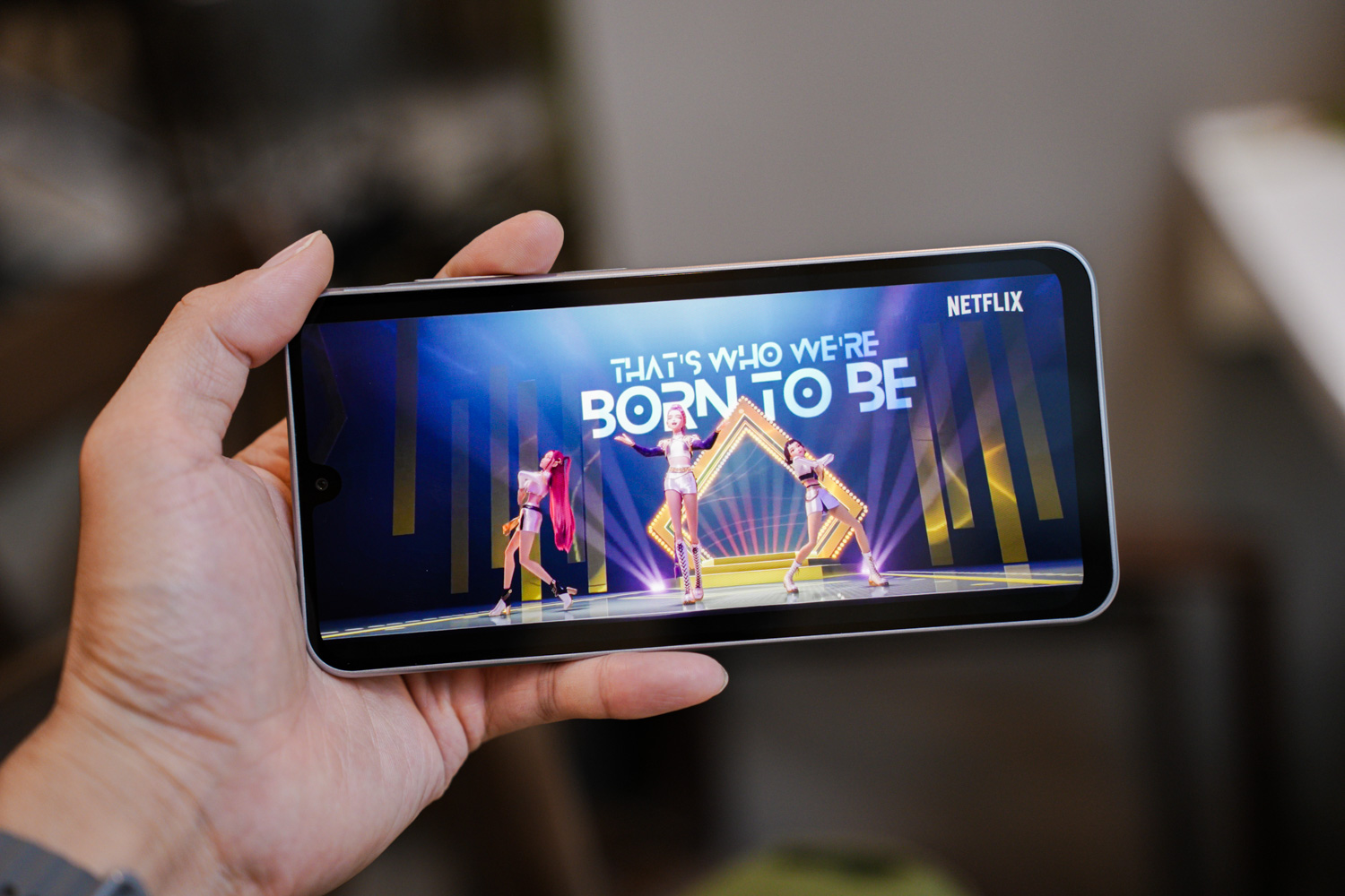 Ra mắt kh&ocirc;ng ầm ĩ khoa trương, nhưng từ học sinh, shipper cho đến người lao động n&ecirc;n ch&uacute; &yacute; tới chiếc smartphone mới n&agrave;y của Samsung- Ảnh 1.