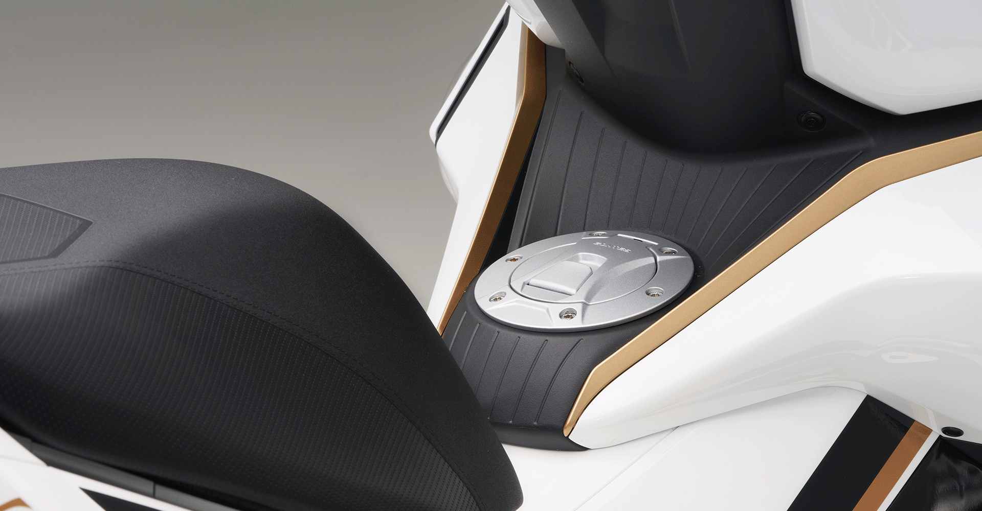 Vừa ra mắt Việt Nam xe tay ga dân phượt thích mê: Sức mạnh và công nghệ vượt xe Honda, Yamaha, giá rẻ hơn- Ảnh 13. Vừa ra mắt Việt Nam xe tay ga dân phượt thích mê: Sức mạnh và công nghệ vượt xe Honda, Yamaha, giá rẻ hơn- Ảnh 13.