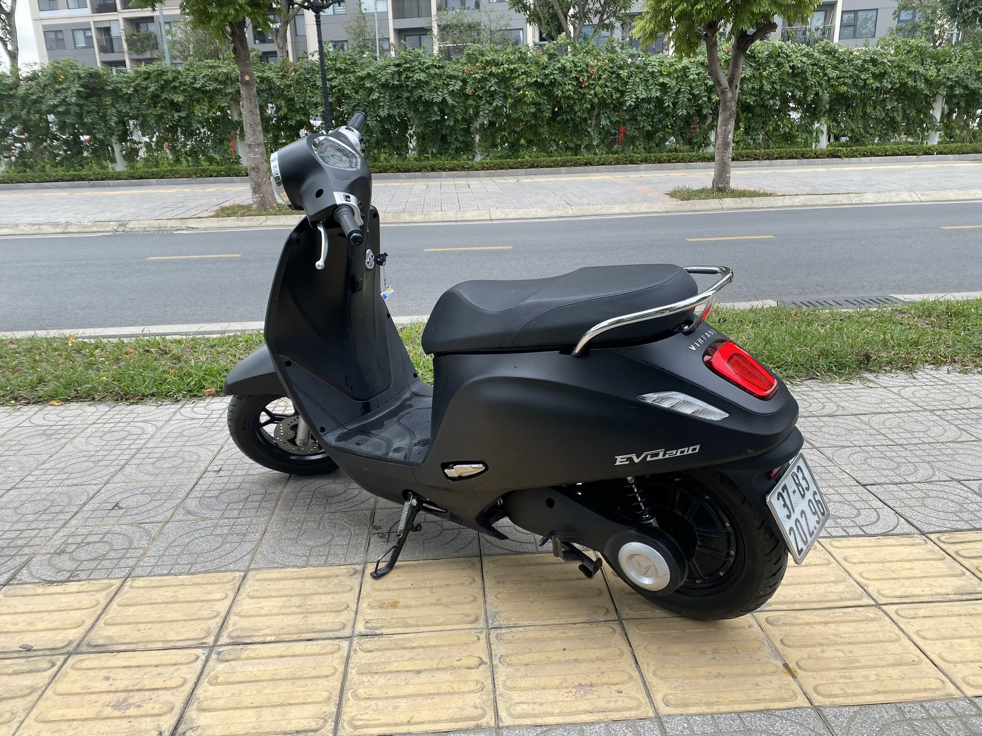 'Cấm xe xăng, xe điện muốn đi xa hơn th&igrave; đừng tự chế pin m&agrave; h&atilde;y chờ h&agrave;ng ch&iacute;nh h&atilde;ng'- Ảnh 6.