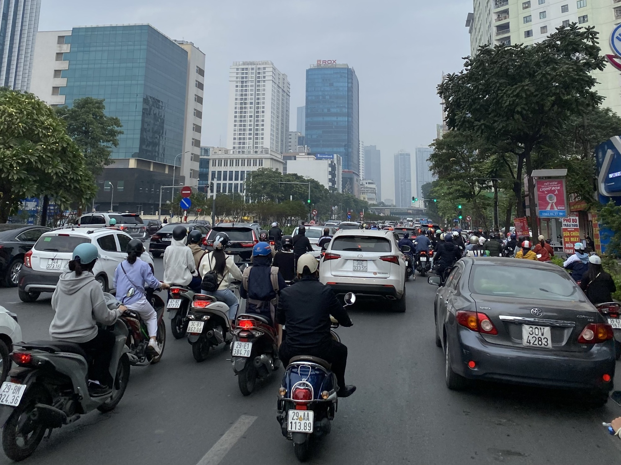 'Cấm xe xăng, xe điện muốn đi xa hơn th&igrave; đừng tự chế pin m&agrave; h&atilde;y chờ h&agrave;ng ch&iacute;nh h&atilde;ng'- Ảnh 8.