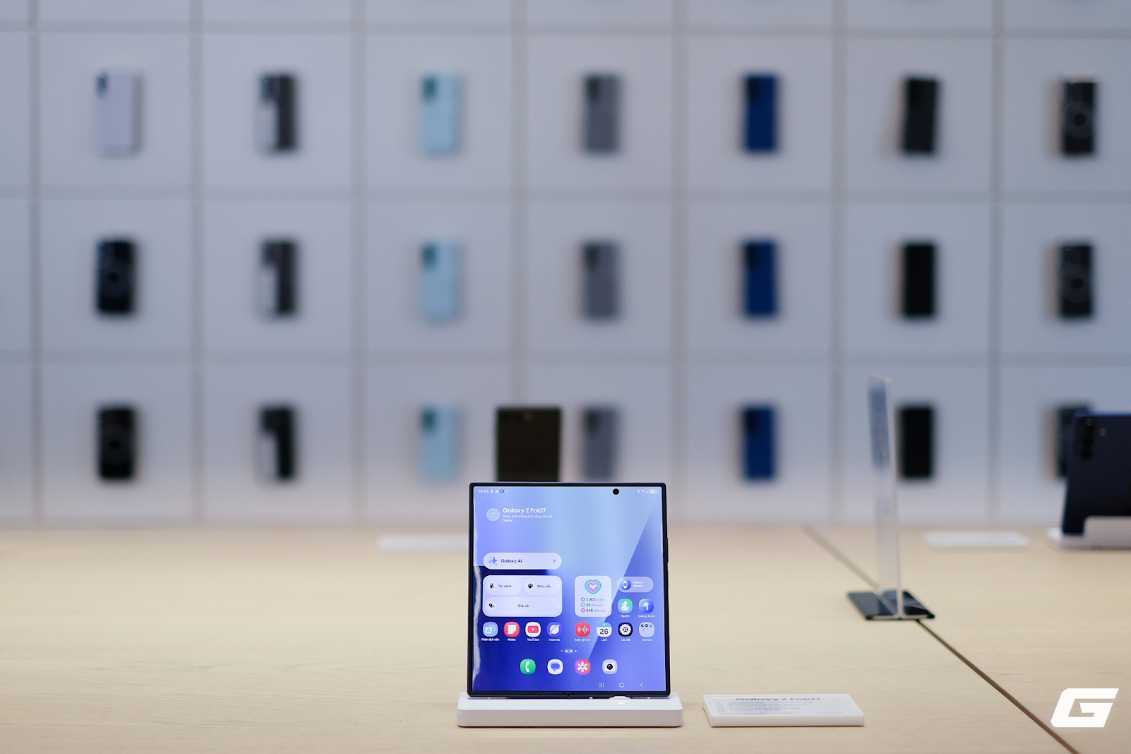 Đại l&yacute; b&aacute;n lẻ: &ldquo;Kỷ nguy&ecirc;n điện thoại gập si&ecirc;u mỏng nhẹ đ&atilde; bắt đầu sau Galaxy Z Fold7&rdquo;- Ảnh 3.