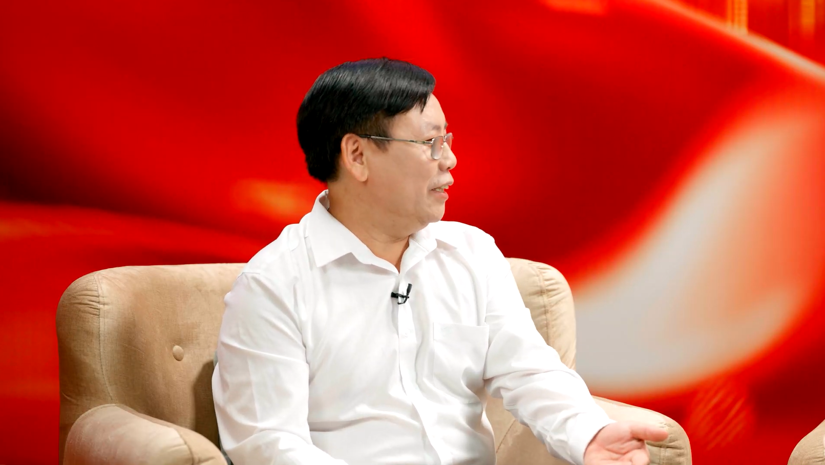 Đừng nghĩ người gi&agrave; kh&ocirc;ng cần c&ocirc;ng nghệ: Khi chuyển đổi số kh&ocirc;ng c&ograve;n l&agrave; chuyện ri&ecirc;ng của giới trẻ- Ảnh 2.