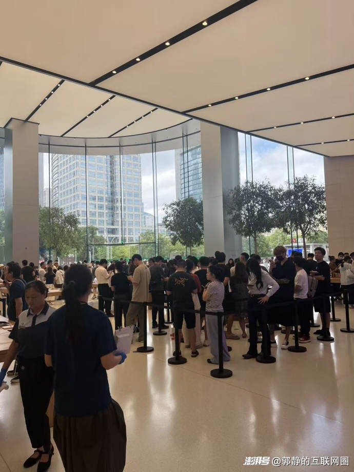 Không cần chen chúc xếp hàng, người Trung Quốc mua iPhone 17 nhanh như đặt đồ ăn- Ảnh 2. Không cần chen chúc xếp hàng, người Trung Quốc mua iPhone 17 nhanh như đặt đồ ăn- Ảnh 2.