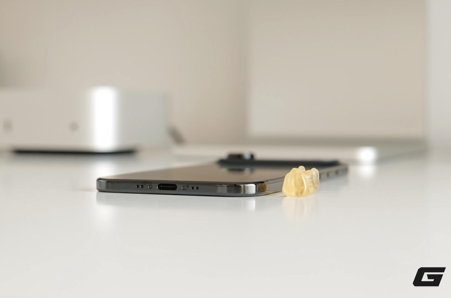 Nếu 5,6 mm chưa đủ thuyết phục, h&atilde;y xem bộ ảnh n&agrave;y để thấy những vật nhỏ b&eacute; quanh ta bỗng to lớn bất thường cạnh iPhone Air- Ảnh 10.