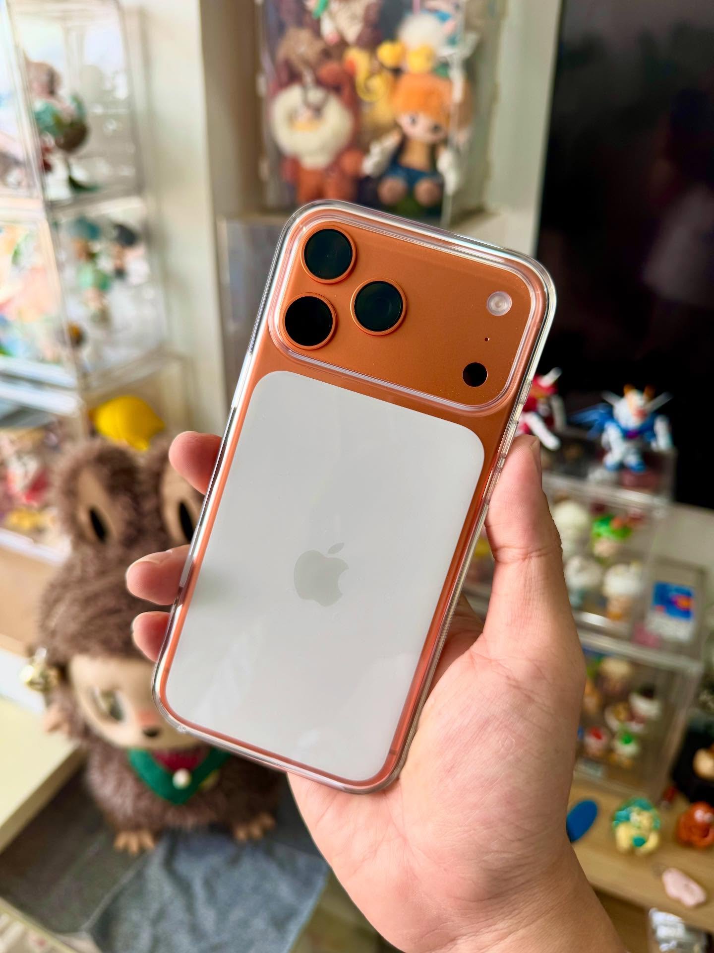 Chiếc ốp lưng iPhone 17 Pro Max gây tranh cãi nảy lửa trên Threads City: "Vô duyên" hay không?- Ảnh 1. Chiếc ốp lưng iPhone 17 Pro Max gây tranh cãi nảy lửa trên Threads City: "Vô duyên" hay không?- Ảnh 1.