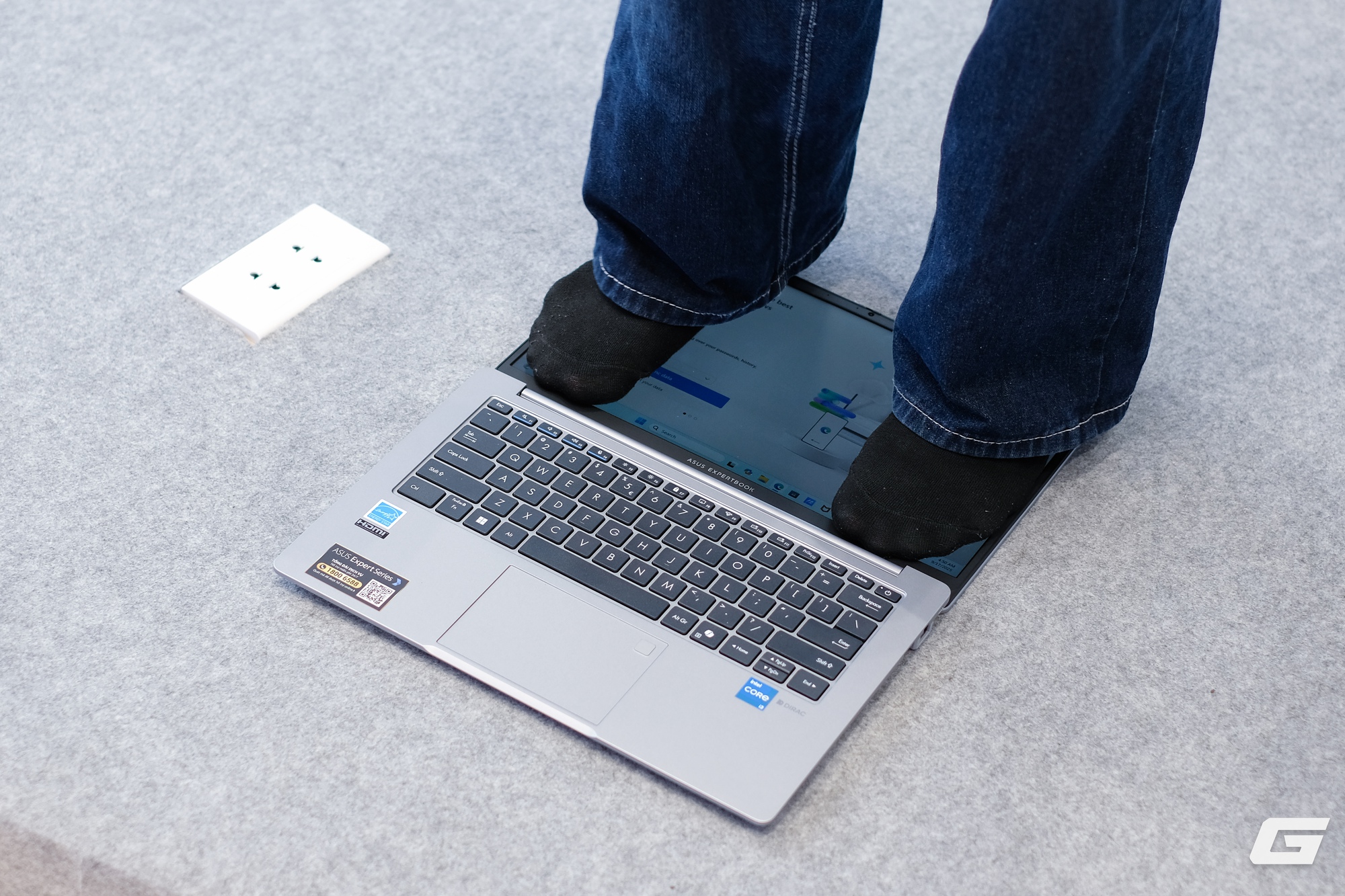 Tội gì mua laptop business cũ? Dòng máy này giá tương đương mà cũng bền bỉ chẳng kém, bảo hành tối thiểu 2 năm, và là máy mới 100%- Ảnh 4. Tội gì mua laptop business cũ? Dòng máy này giá tương đương mà cũng bền bỉ chẳng kém, bảo hành tối thiểu 2 năm, và là máy mới 100%- Ảnh 4.