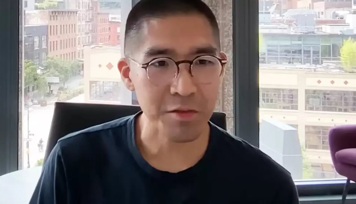 Ch&acirc;n dung tỷ ph&uacute; AI b&iacute; ẩn 37 tuổi, c&oacute; thể k&yacute; hợp đồng 100 triệu USD với Google chỉ sau một cuộc điện thoại trong đ&ecirc;m, l&agrave; &ocirc;ng chủ của 1 triệu lao động- Ảnh 2.