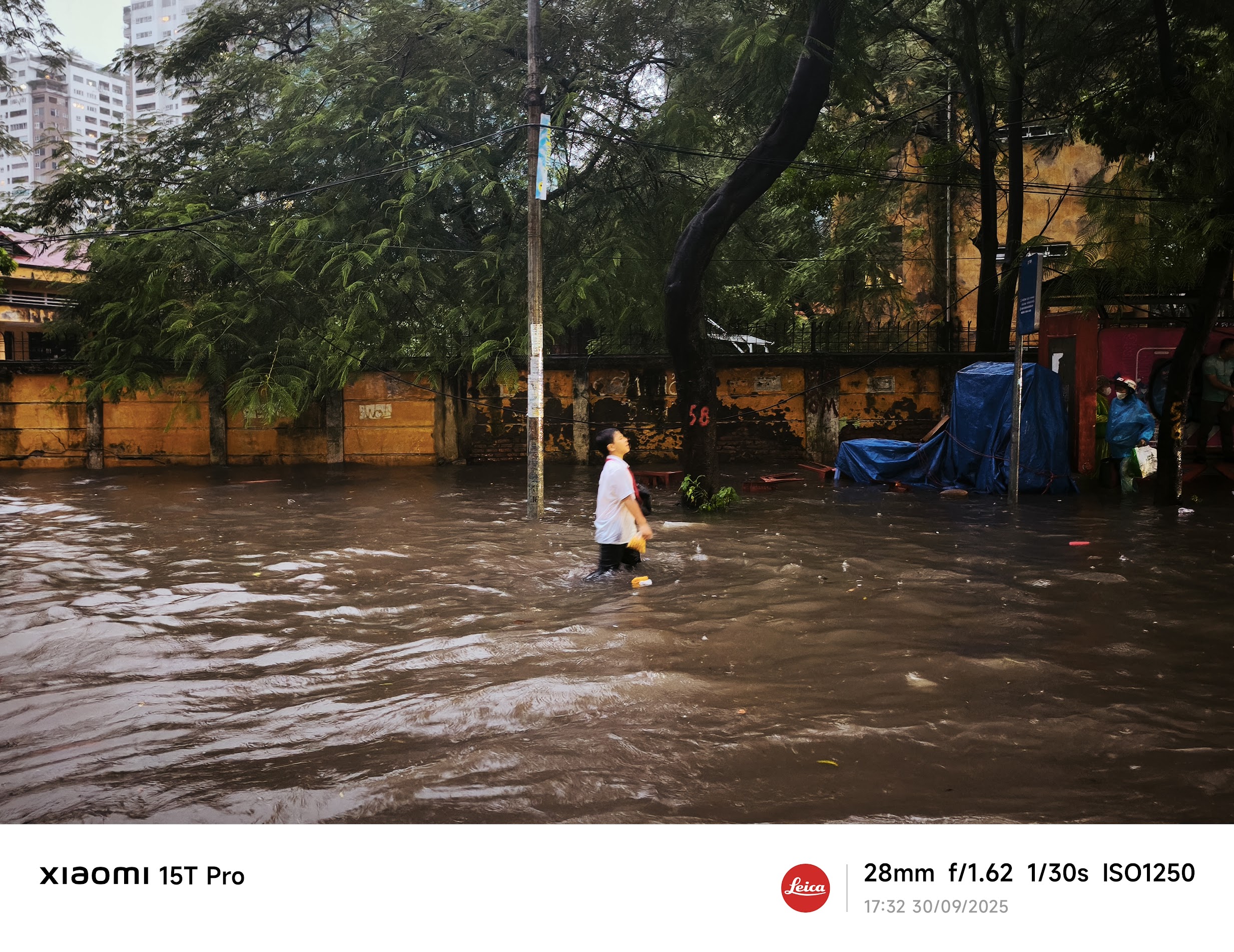 Xiaomi 15T Pro: Phố phường h&oacute;a s&ocirc;ng, d&ograve;ng người h&oacute;a những con thuyền nhỏ!- Ảnh 18.