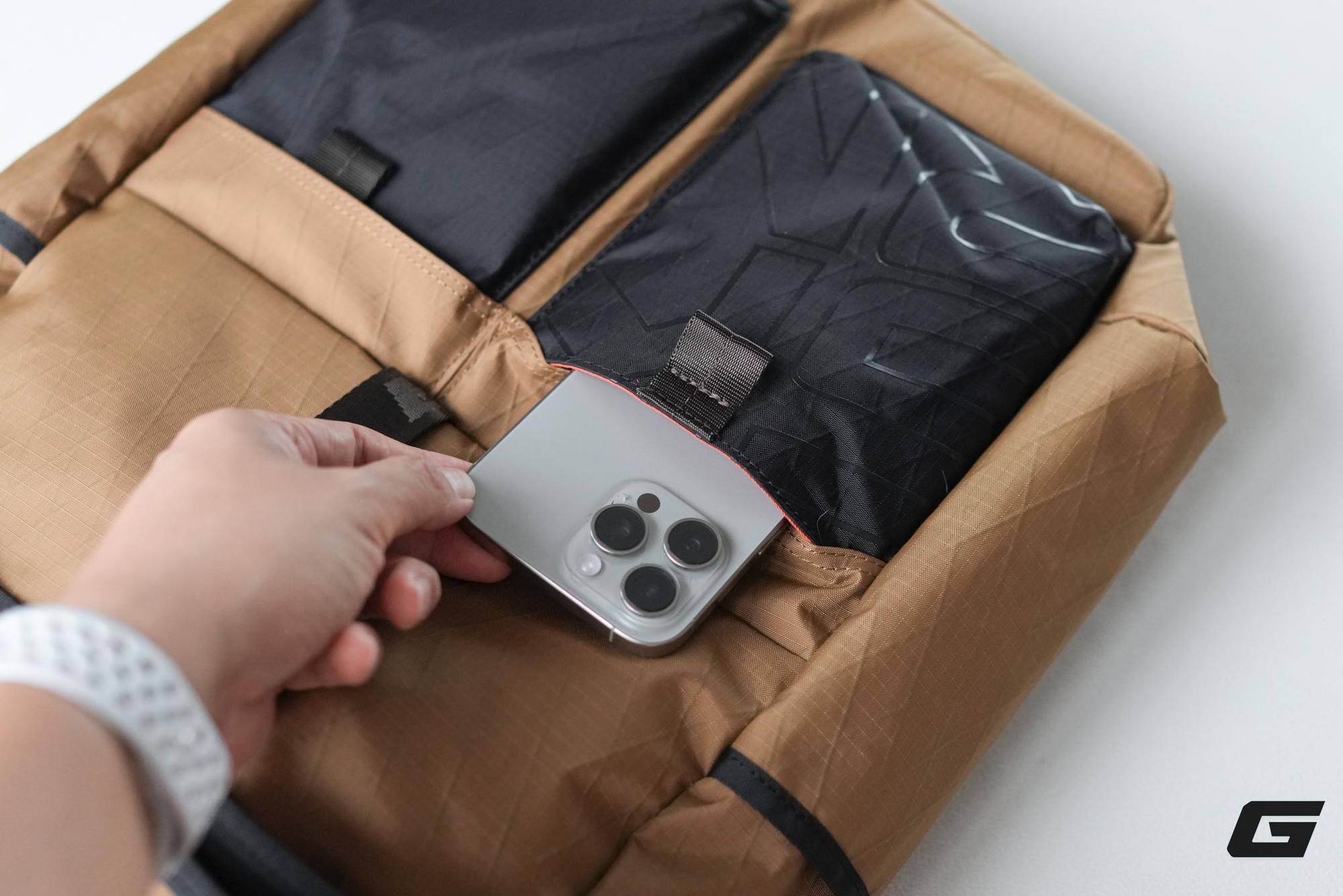 Tr&ecirc;n tay Skinarma JAGER Backpack: Balo streetwear si&ecirc;u ngầu đến từ Singapore- Ảnh 9.