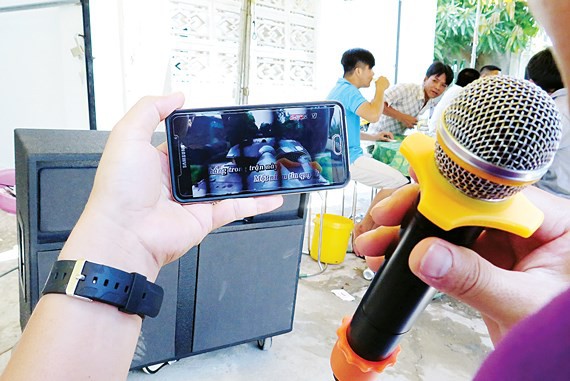 Coi chừng mất Tết vì hát karaoke tại nhà: Mức phạt cao nhất năm 2026 lên tới 160 triệu đồng- Ảnh 1. Coi chừng mất Tết vì hát karaoke tại nhà: Mức phạt cao nhất năm 2026 lên tới 160 triệu đồng- Ảnh 1.