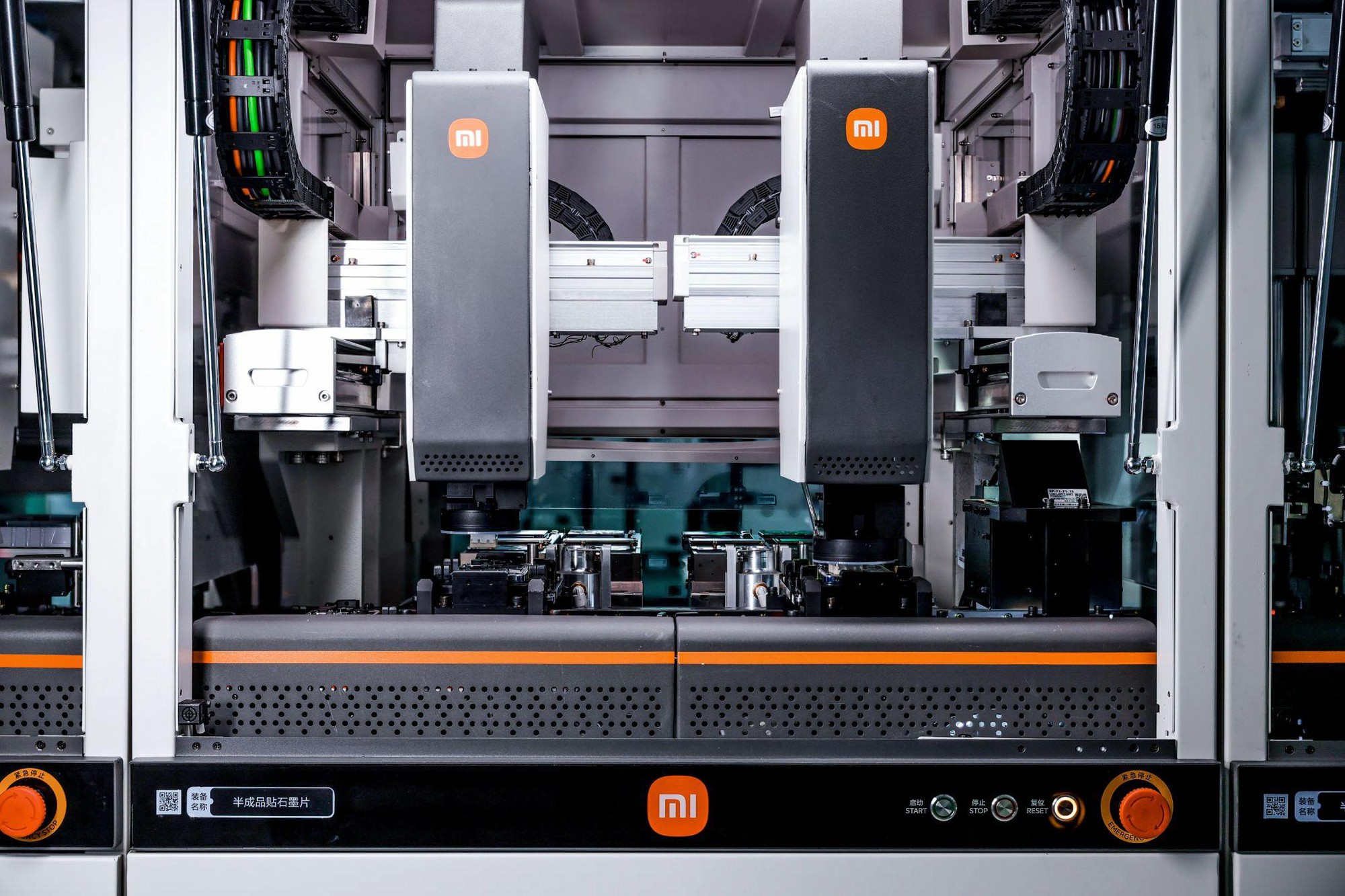 Bên trong nhà máy 2,4 tỷ RMB của Xiaomi – nơi smartphone được sản xuất trong 6 giây- Ảnh 2. Bên trong nhà máy 2,4 tỷ RMB của Xiaomi – nơi smartphone được sản xuất trong 6 giây- Ảnh 2.