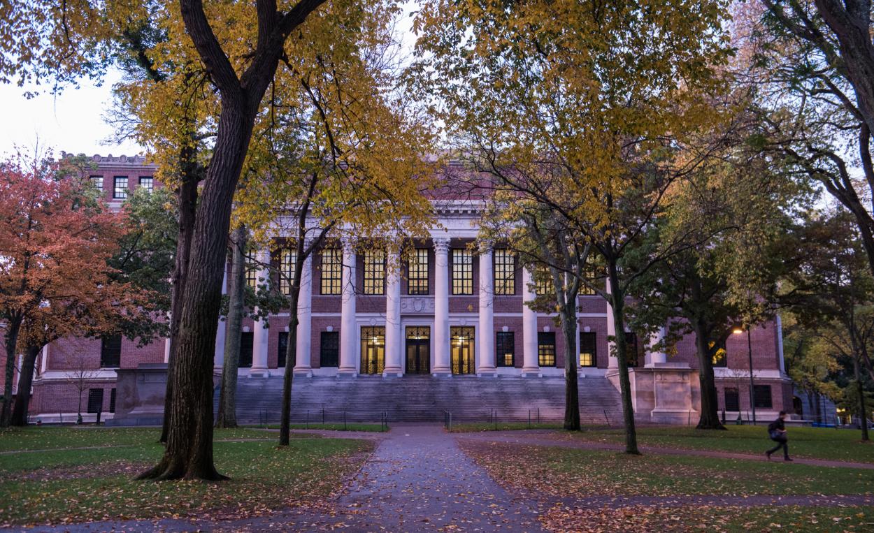 Vì sao Harvard toàn đào tạo ra tổng thống, tỷ phú và học giả hàng đầu? Câu trả lời nằm ngay trong thư viện trường- Ảnh 4. Vì sao Harvard toàn đào tạo ra tổng thống, tỷ phú và học giả hàng đầu? Câu trả lời nằm ngay trong thư viện trường- Ảnh 4.