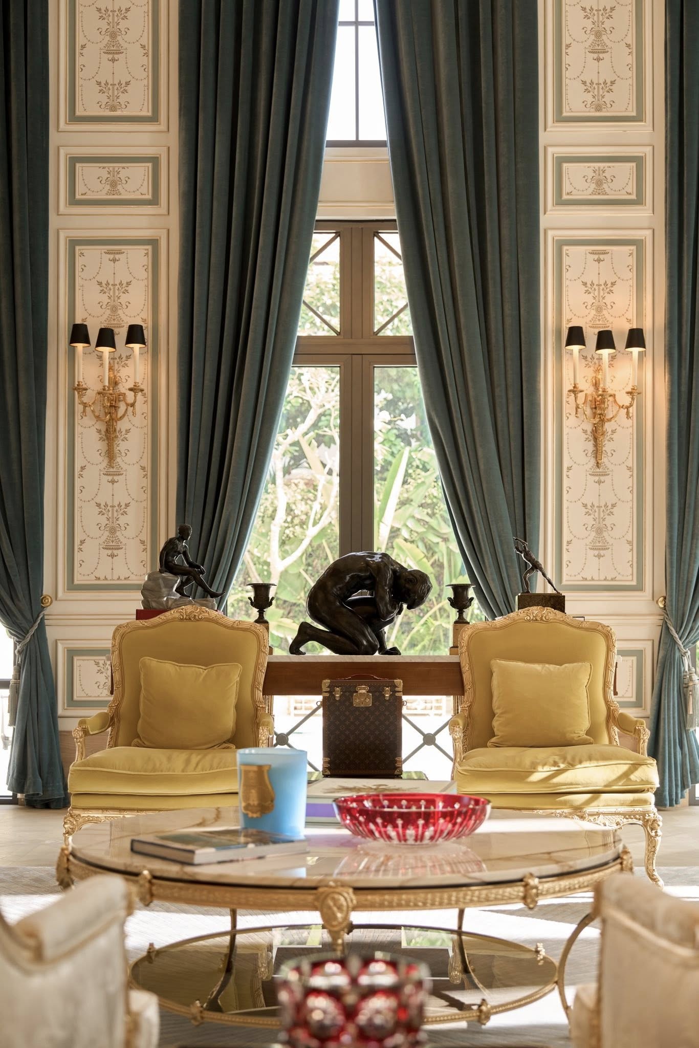 Biệt thự triệu đô ở TP.HCM của Thái Công bị chê "nhìn thôi đã thấy mệt" - Ảnh 7. Biệt thự triệu đô ở TP.HCM của Thái Công bị chê "nhìn thôi đã thấy mệt" - Ảnh 7.