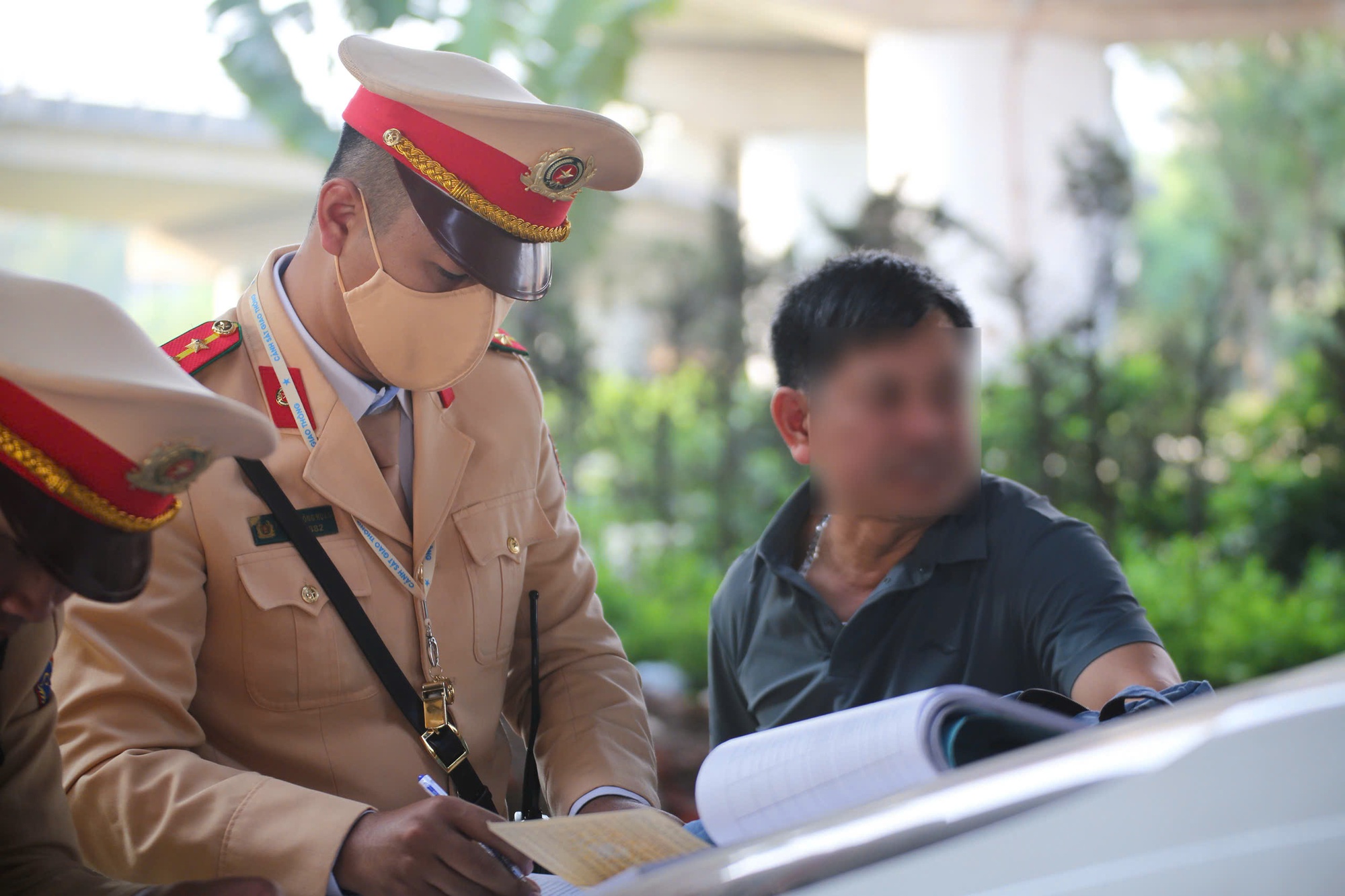 Hà Nội: CSGT dùng flycam theo dõi tình hình giao thông, tăng cường kiểm soát vận tải hành khách - Ảnh 8.