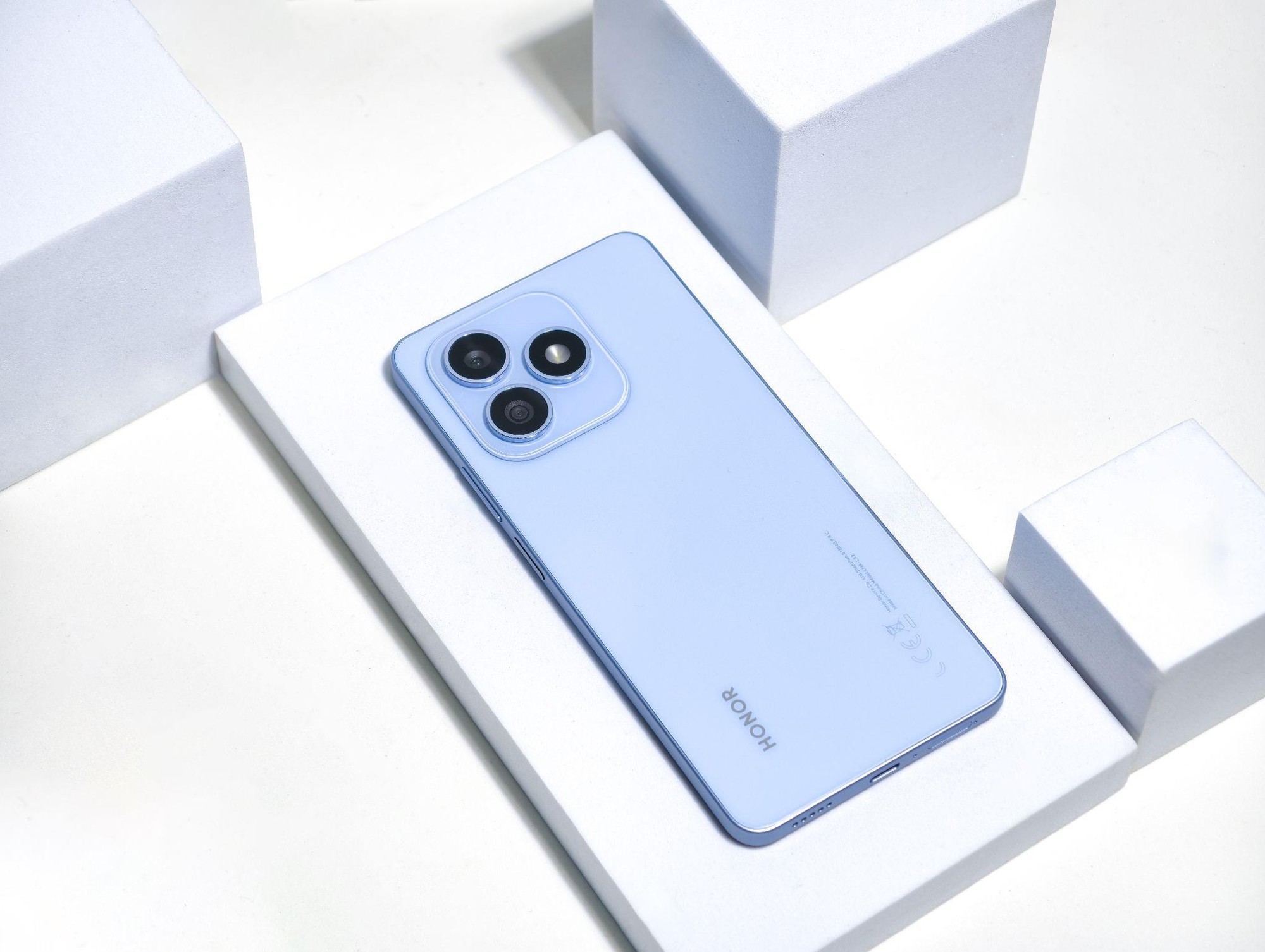 Pin 7.000 mAh trong thân máy mỏng 7,5 mm: Bài toán khó HONOR X8d vừa giải được - Ảnh 4. Pin 7.000 mAh trong thân máy mỏng 7,5 mm: Bài toán khó HONOR X8d vừa giải được - Ảnh 4.