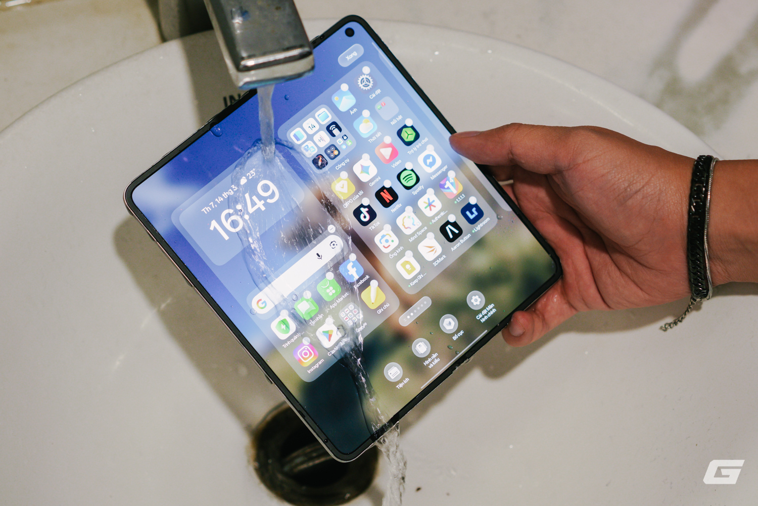 Đánh giá smartphone gập OPPO Find N6: Sự tỉ mỉ trong từng đường nét nhỏ - Ảnh 9.