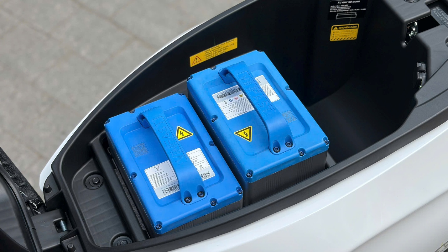 Xe đổi pin VinFast Evo - Người đồng hành đáng giá cho dân công sở giữa thời bão giá xăng dầu - Ảnh 2. Xe đổi pin VinFast Evo - Người đồng hành đáng giá cho dân công sở giữa thời bão giá xăng dầu - Ảnh 2.