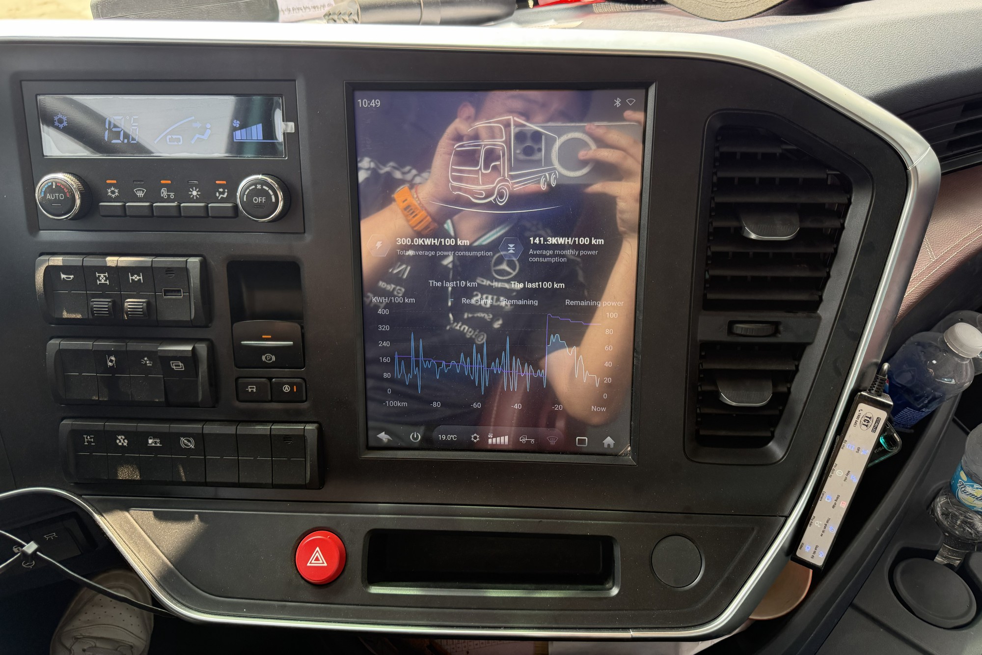 ‘Soi’ đầu kéo điện nhiều số 1 tại Việt Nam: 1 lần sạc mất 1 tiếng, đi Hà Nội - Hải Phòng tốn chỉ hơn 1 triệu- Ảnh 3. ‘Soi’ đầu kéo điện nhiều số 1 tại Việt Nam: 1 lần sạc mất 1 tiếng, đi Hà Nội - Hải Phòng tốn chỉ hơn 1 triệu- Ảnh 3.