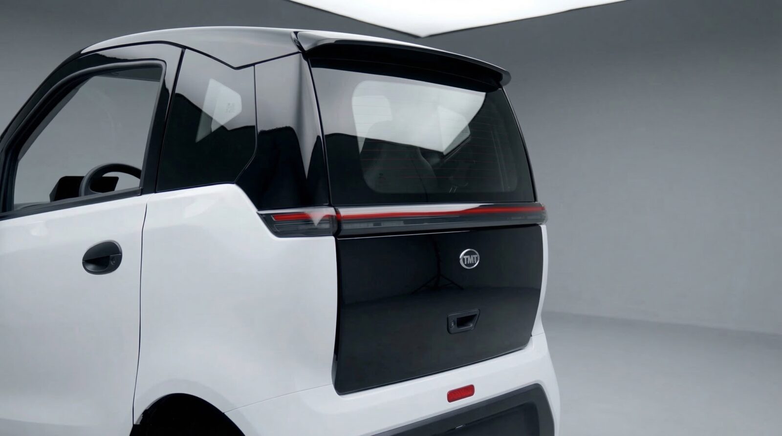 Ô tô điện Việt Nam giá từ 148 triệu đồng sắp ra mắt: Tháo pin như xe máy, sạc được tại nhà, chạy gần 10 vòng Hồ Tây mới hết pin- Ảnh 5. Ô tô điện Việt Nam giá từ 148 triệu đồng sắp ra mắt: Tháo pin như xe máy, sạc được tại nhà, chạy gần 10 vòng Hồ Tây mới hết pin- Ảnh 5.