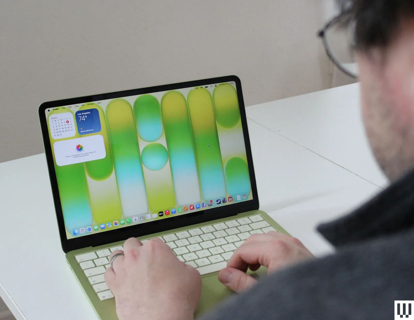 Lần đầu tiên, sinh viên Việt Nam phải đắn đo giữa MacBook và Windows ở cùng mức giá 16 triệu đồng - Ảnh 2. Lần đầu tiên, sinh viên Việt Nam phải đắn đo giữa MacBook và Windows ở cùng mức giá 16 triệu đồng - Ảnh 2.