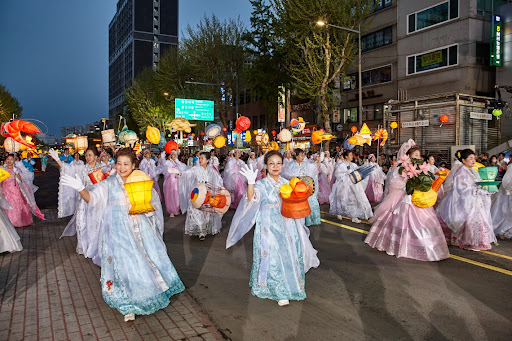 Cảnh tượng robot nhà sư trên đường phố Hàn Quốc khiến nhiều người thốt lên: Không thể tin vào mắt mình - Ảnh 7.